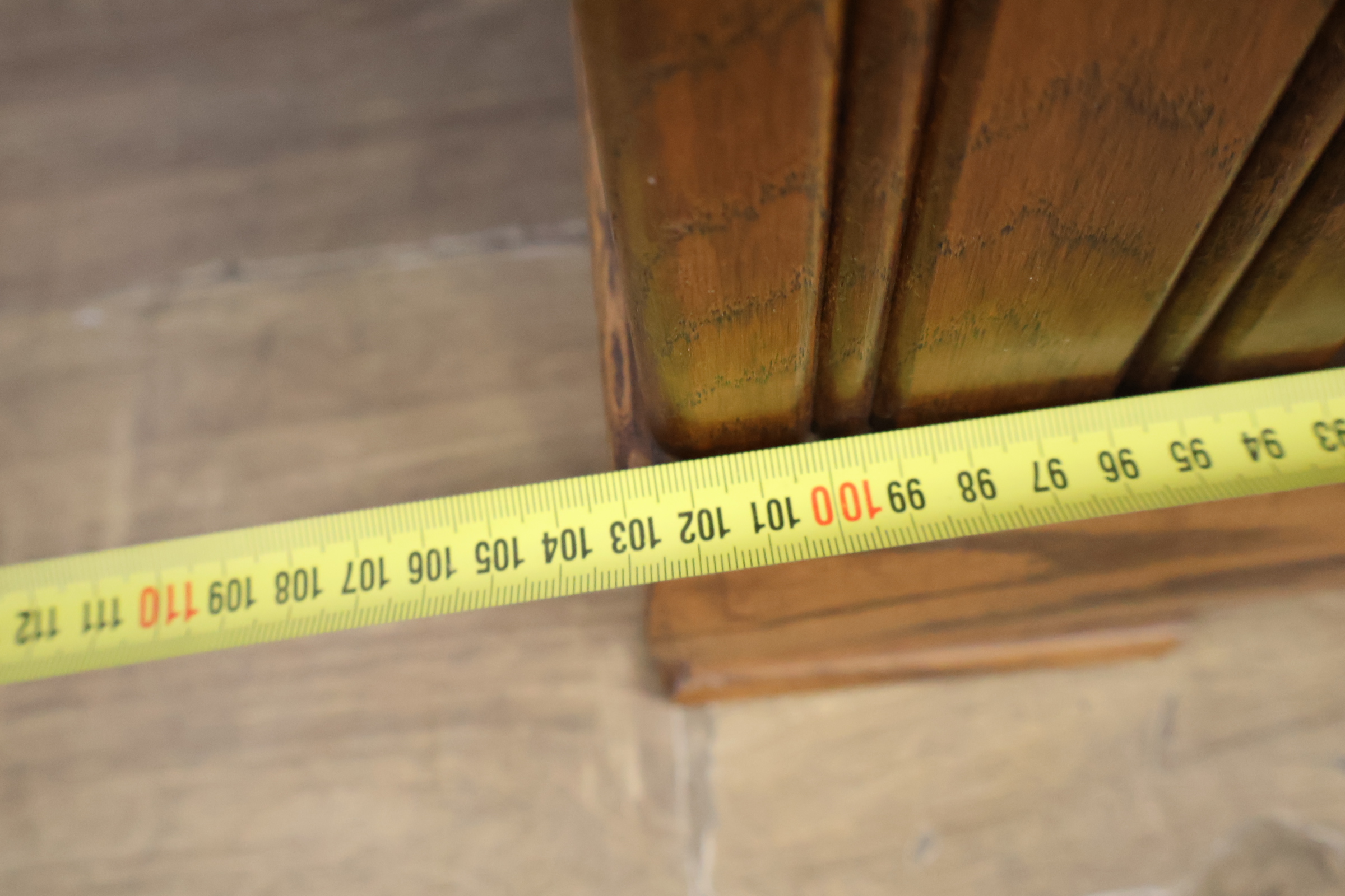 Vitrinekast van hout met glasdeuren – foto 16 – kavel bij GSD Auctions, Zoeterwoude