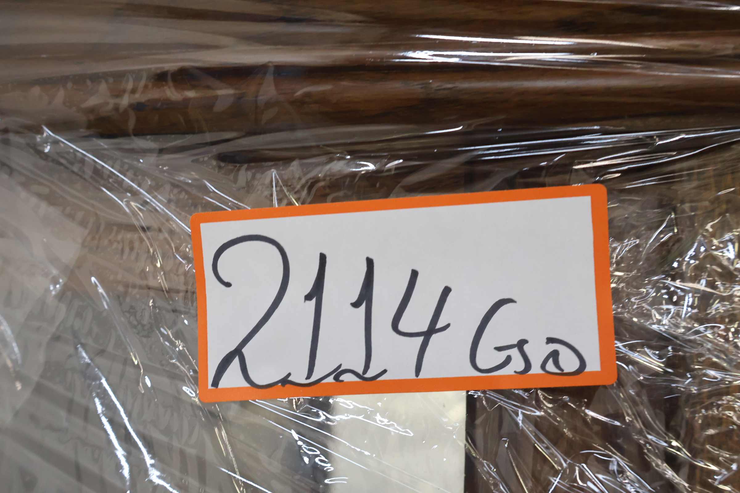 Vitrinekast van hout met glasdeuren – foto 19 – kavel bij GSD Auctions, Zoeterwoude