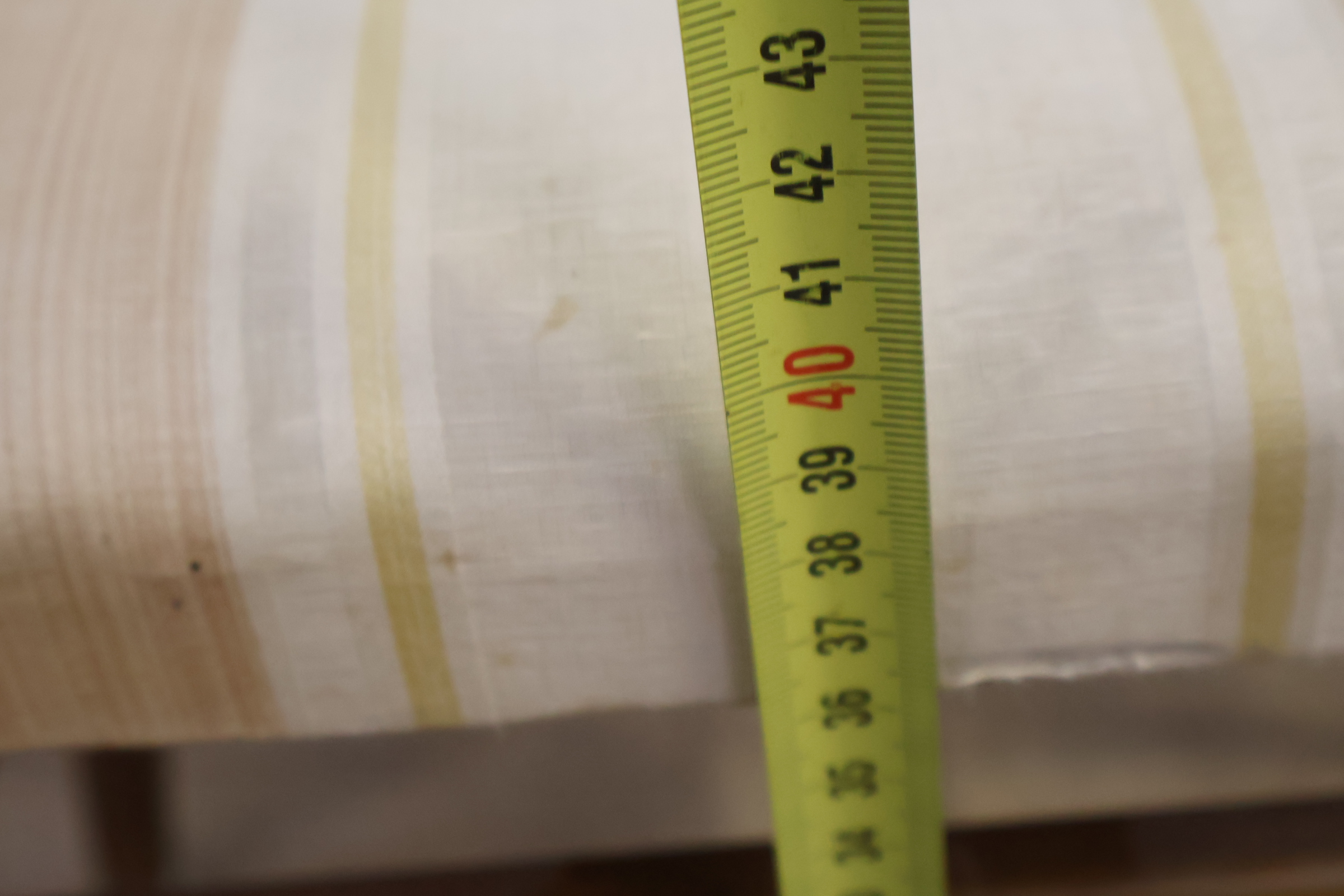 Houten kruk met gestreepte bekleding – foto 15 – kavel bij GSD Auctions, Zoeterwoude