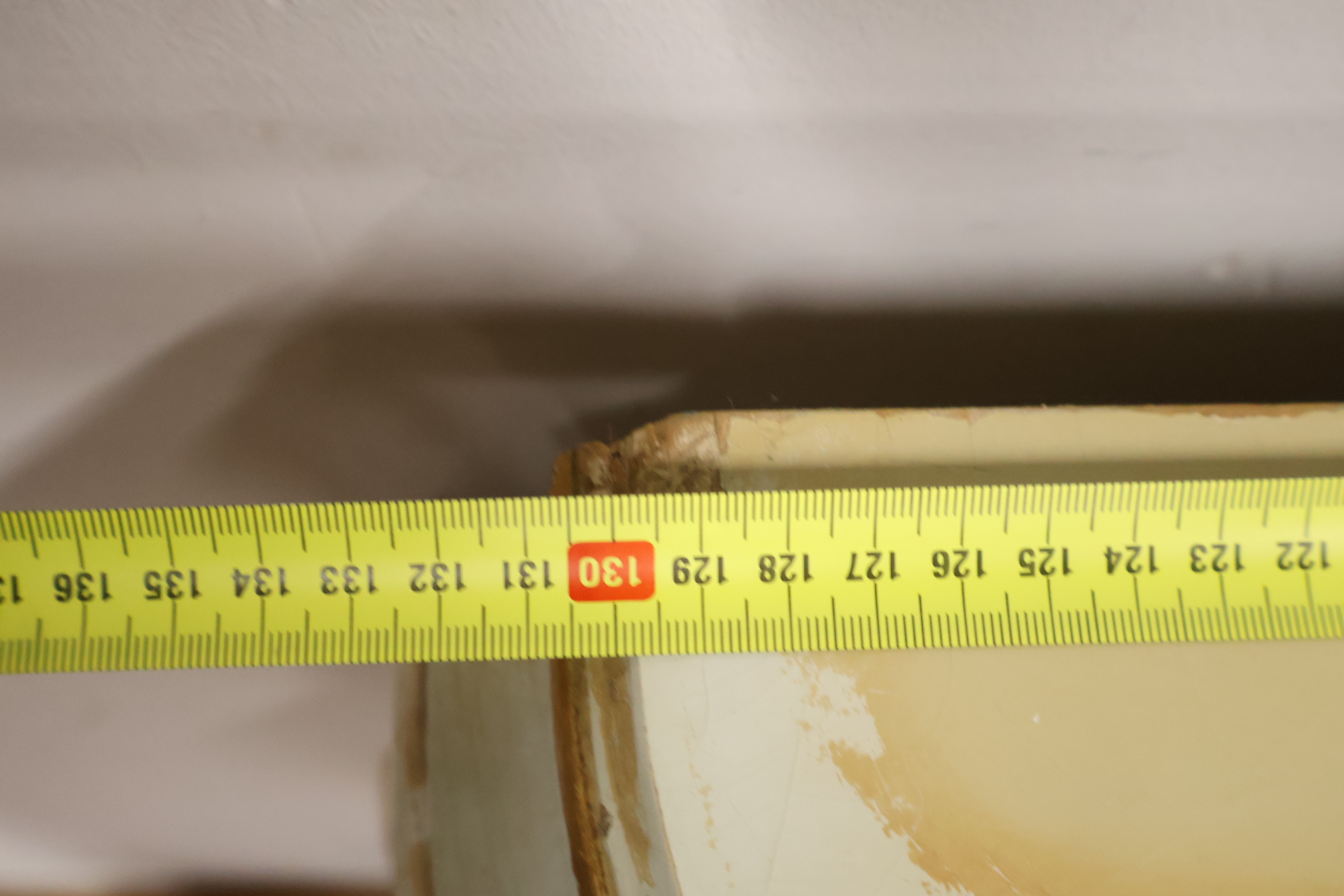 Antieke commode met handgeschilderde bloemendecoratie – foto 17 – kavel bij GSD Auctions, Zoeterwoude
