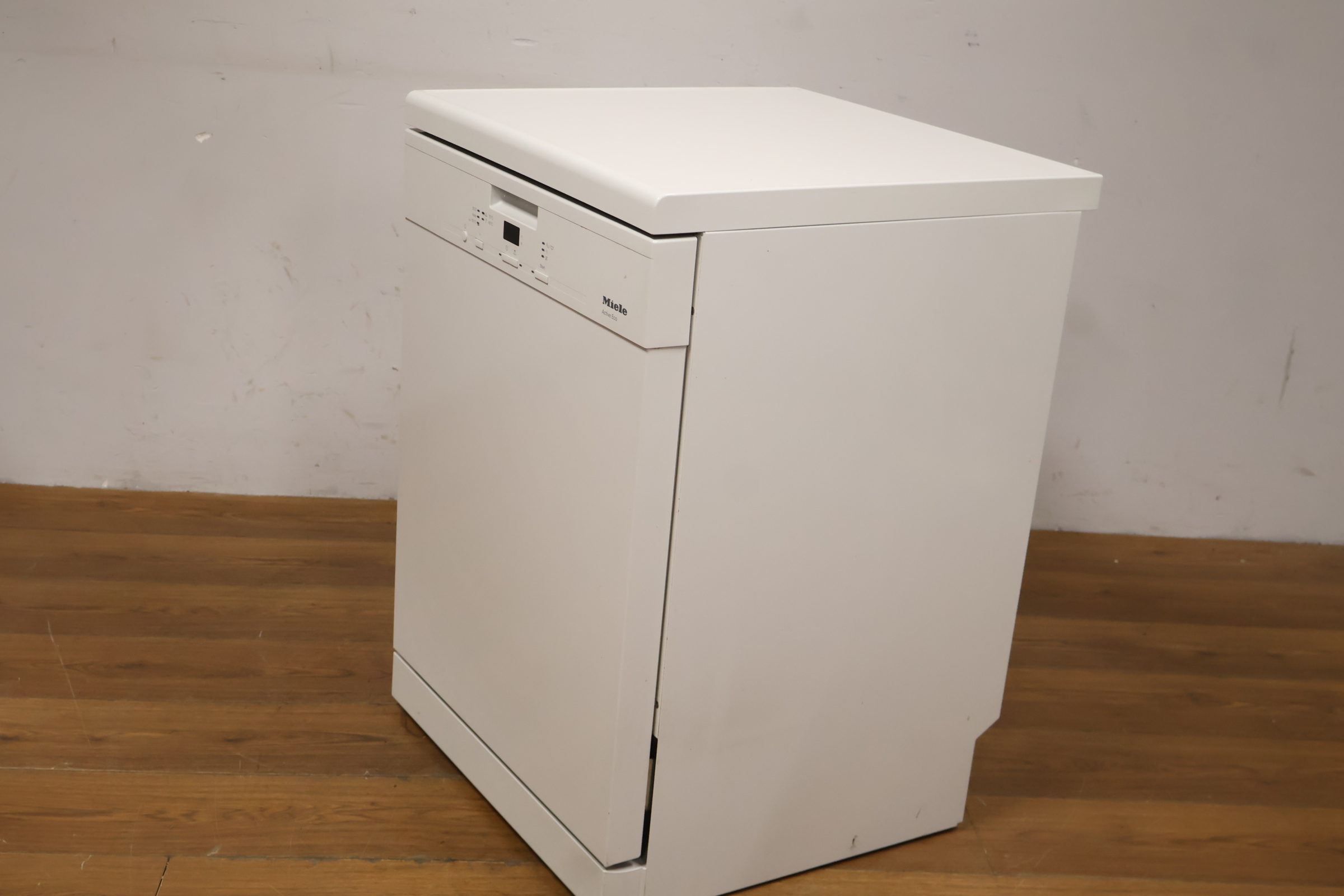 Miele vaatwasser wit – foto 9 – kavel bij GSD Auctions, Zoeterwoude
