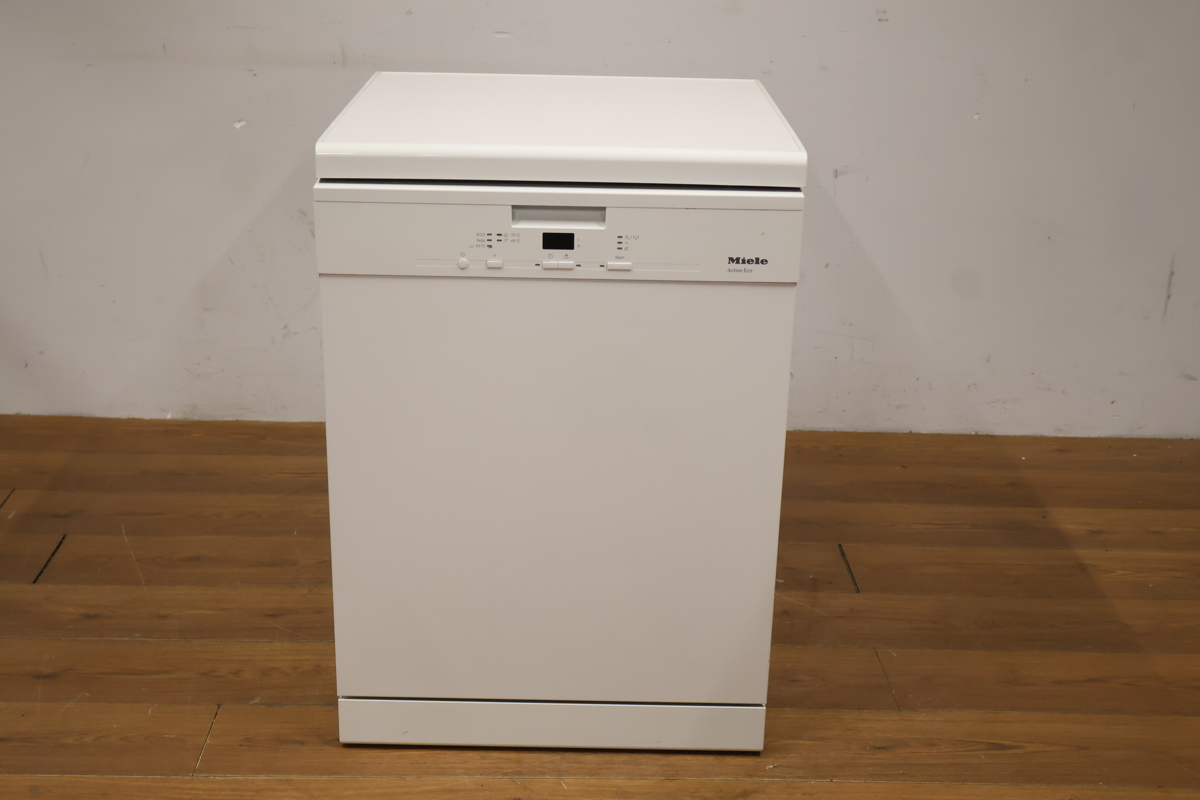 Miele vaatwasser wit – foto 15 – kavel bij GSD Auctions, Zoeterwoude