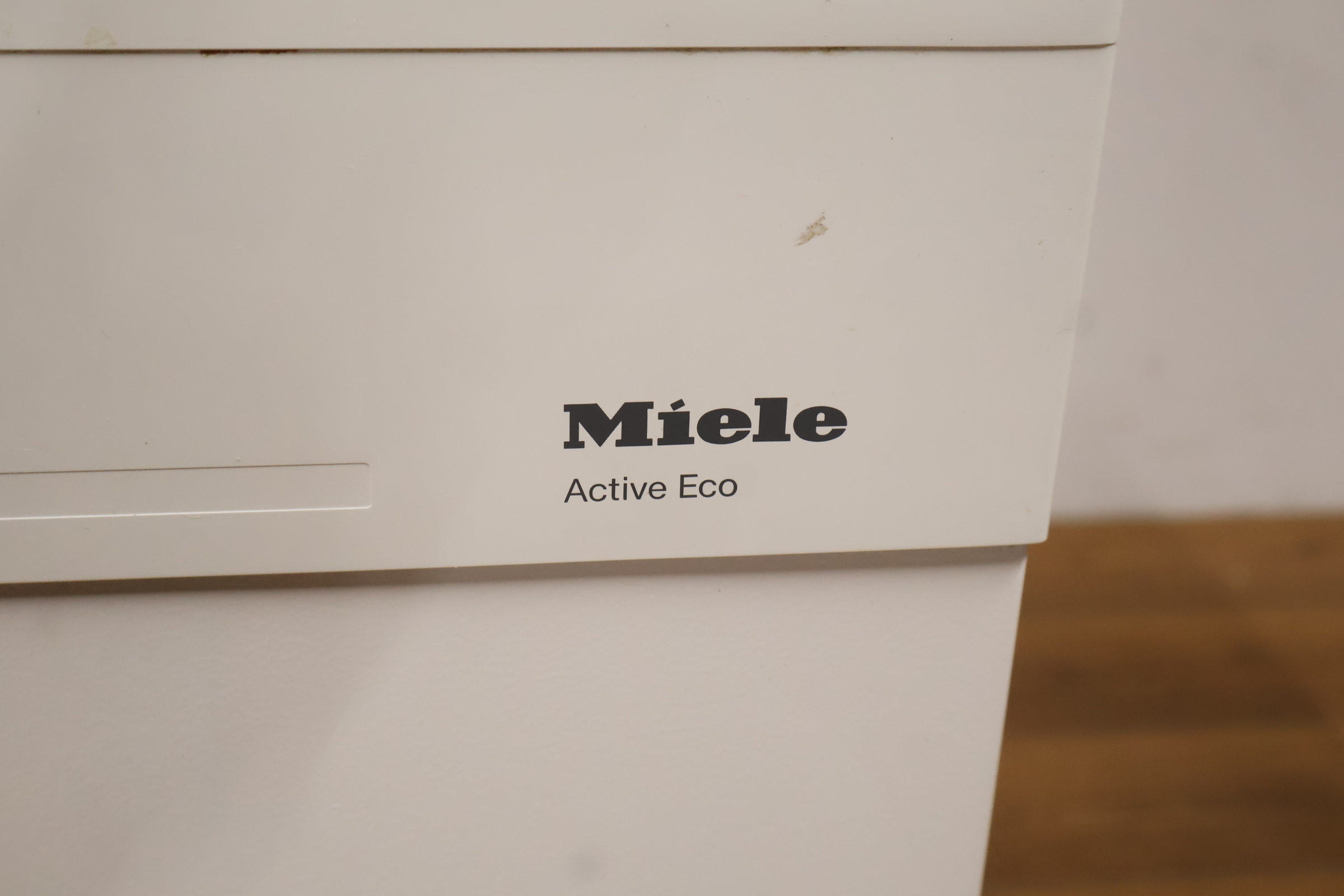 Miele vaatwasser wit – foto 17 – kavel bij GSD Auctions, Zoeterwoude
