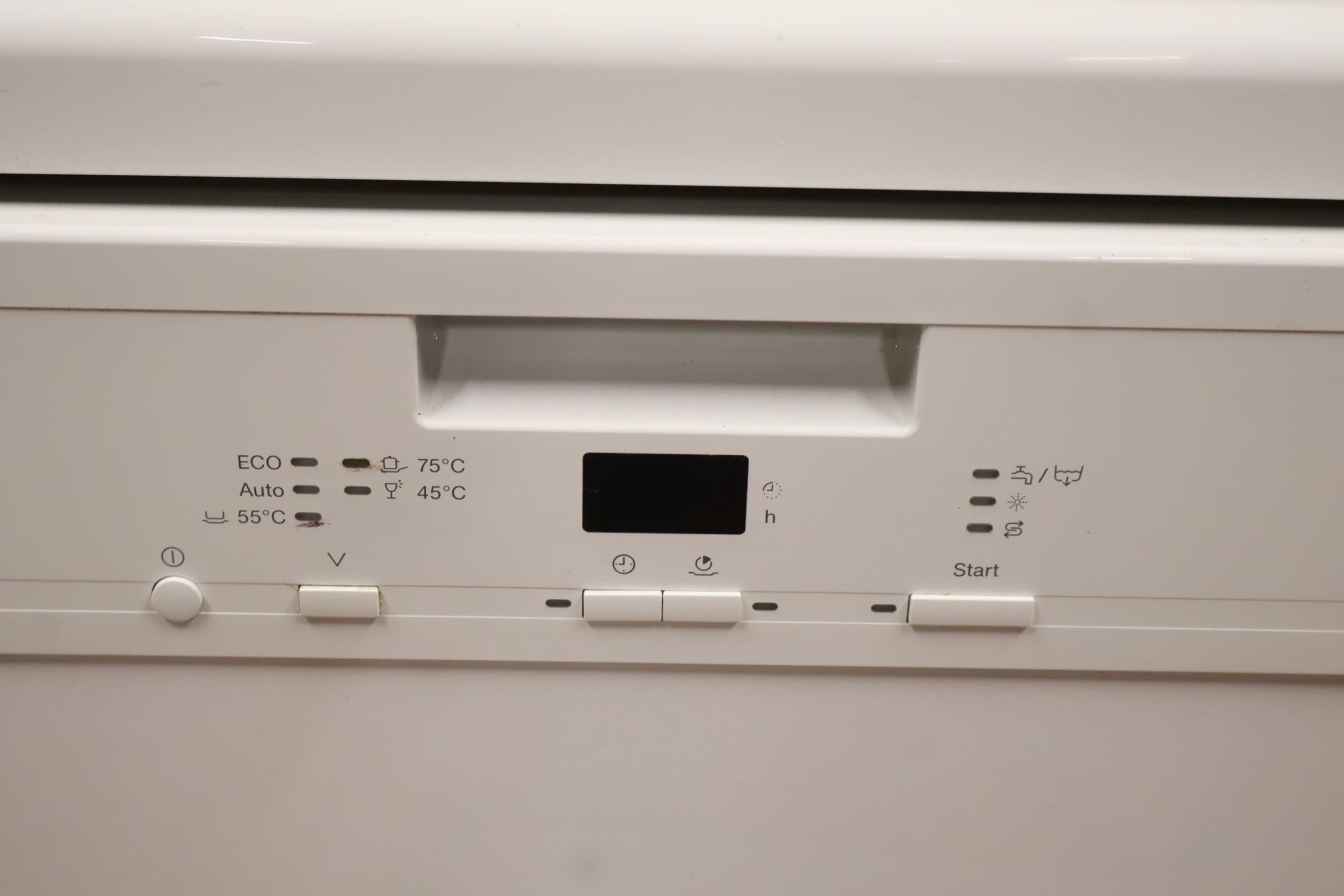 Miele vaatwasser wit – foto 18 – kavel bij GSD Auctions, Zoeterwoude