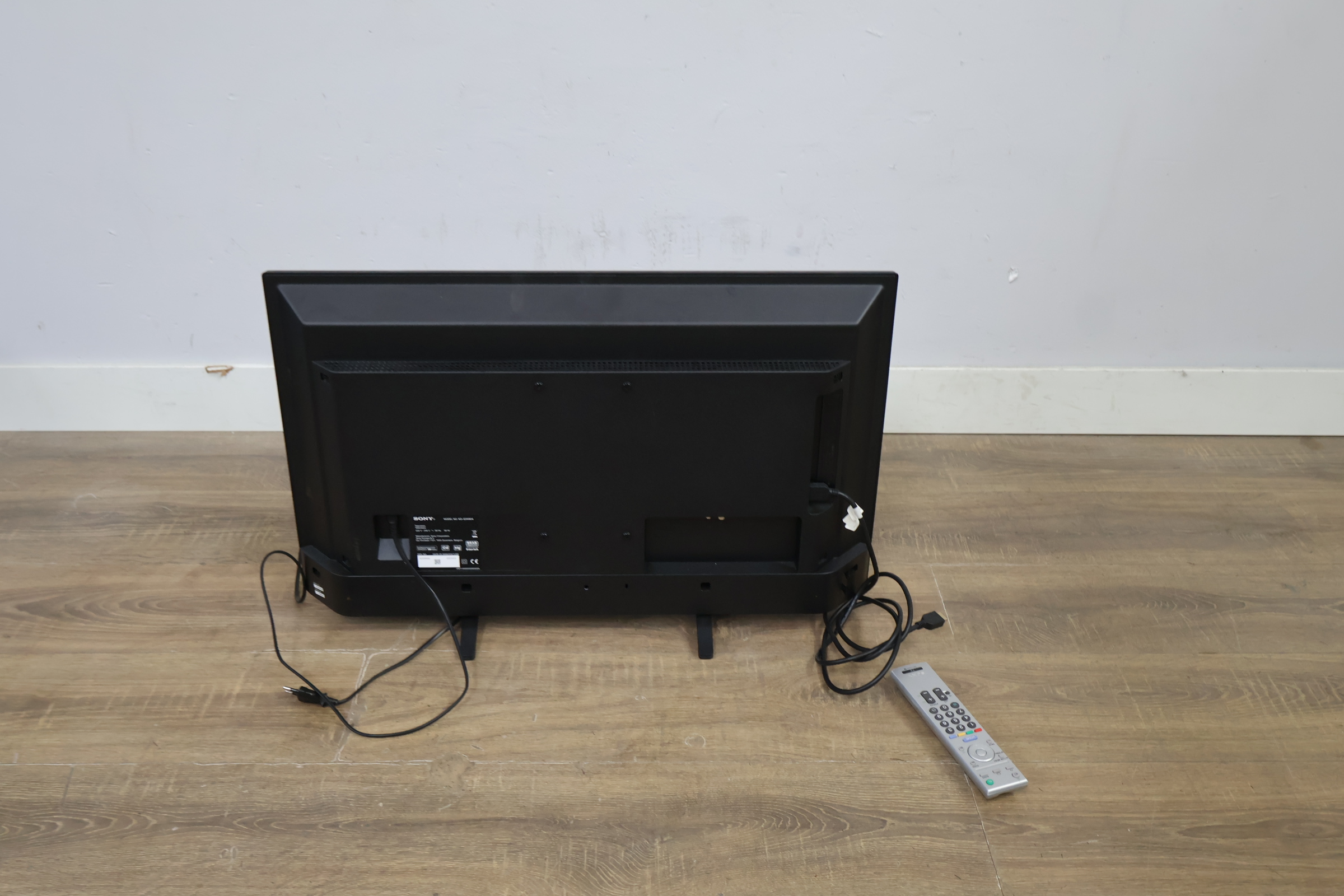 Sony televisiescherm met afstandsbediening – foto 5 – kavel bij GSD Auctions, Zoeterwoude