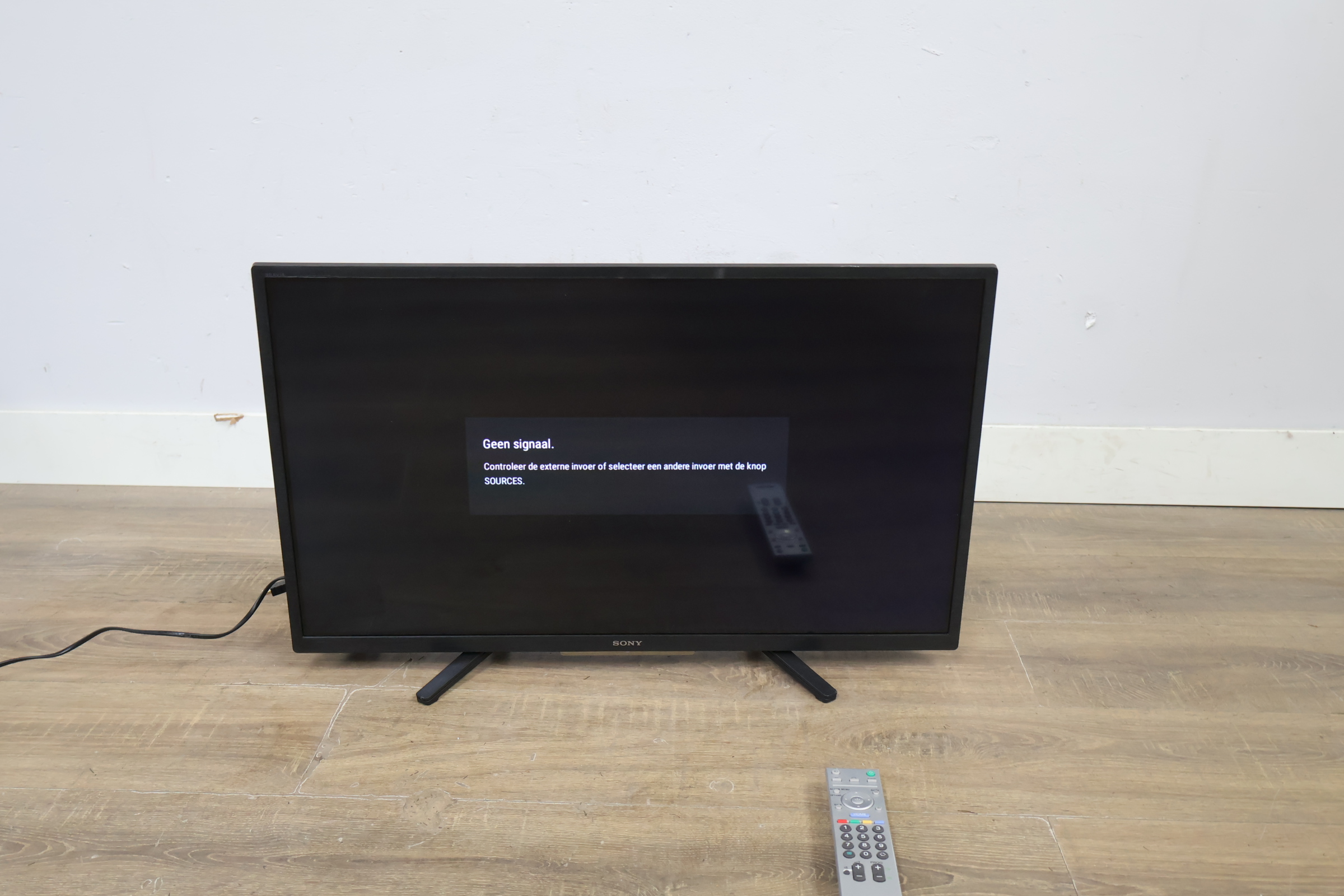 Sony televisiescherm met afstandsbediening – foto 16 – kavel bij GSD Auctions, Zoeterwoude