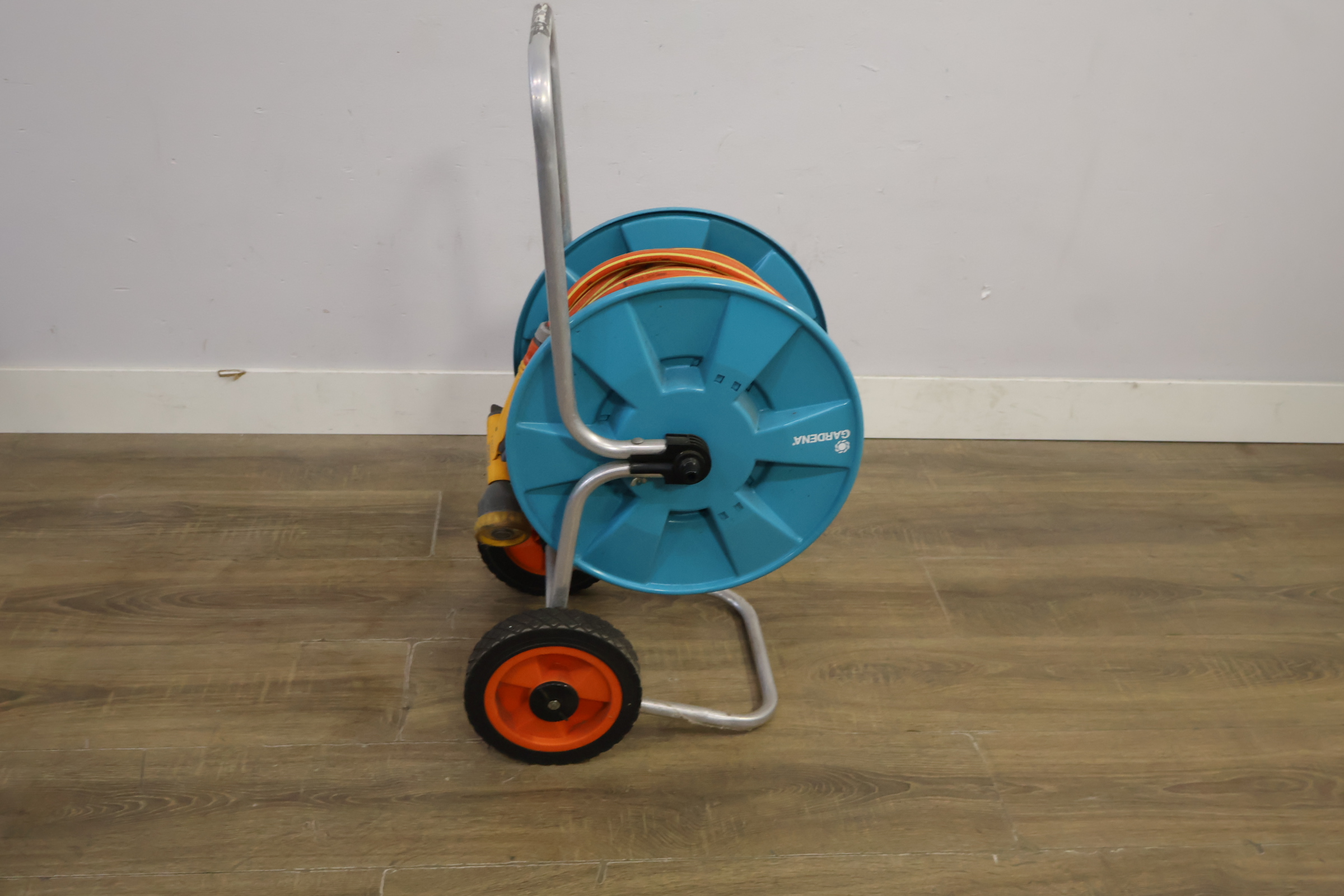 Gardena tuinslang haspel met oranje slang – foto 3 – kavel bij GSD Auctions, Zoeterwoude