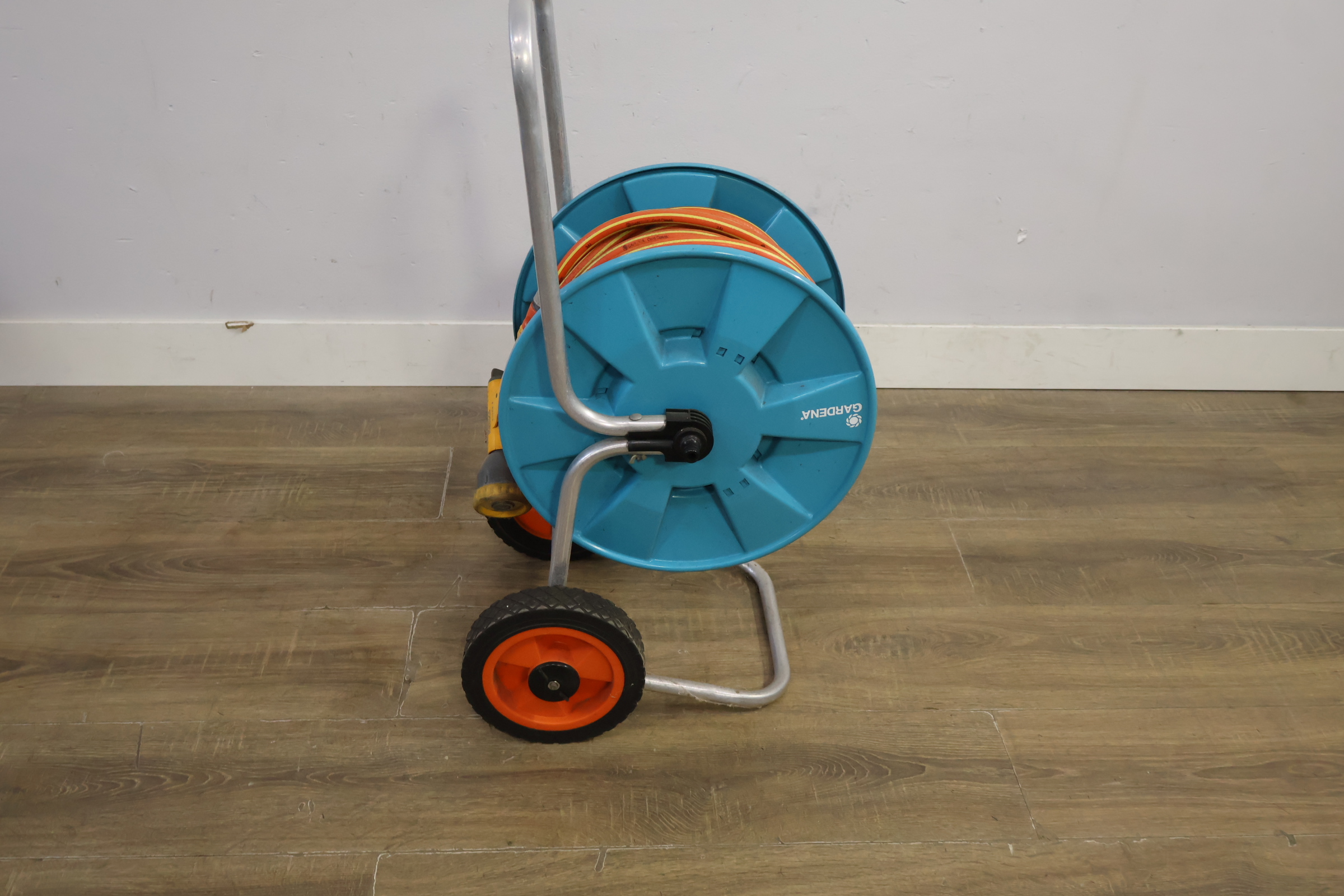Gardena tuinslang haspel met oranje slang – foto 4 – kavel bij GSD Auctions, Zoeterwoude