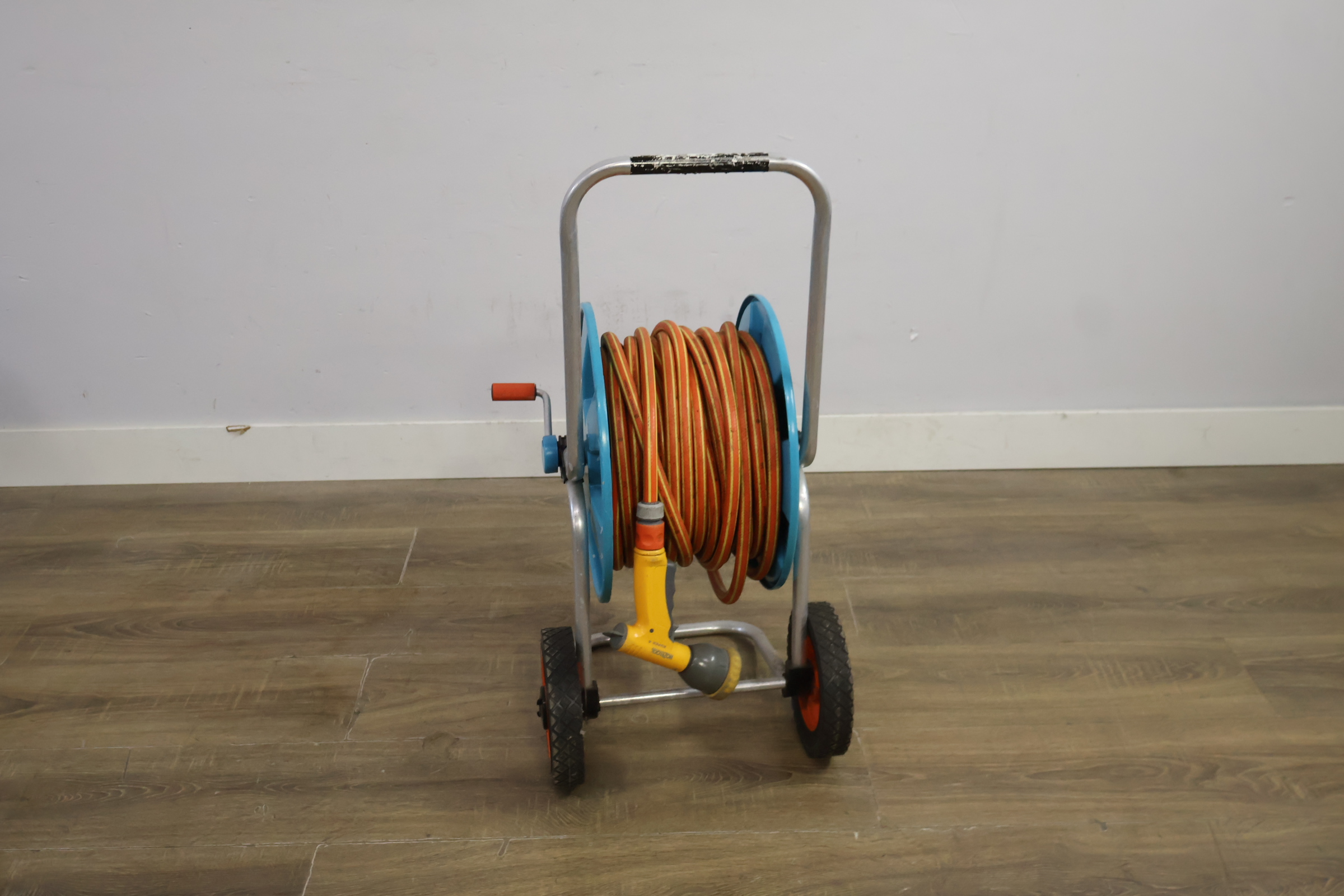 Gardena tuinslang haspel met oranje slang – foto 6 – kavel bij GSD Auctions, Zoeterwoude
