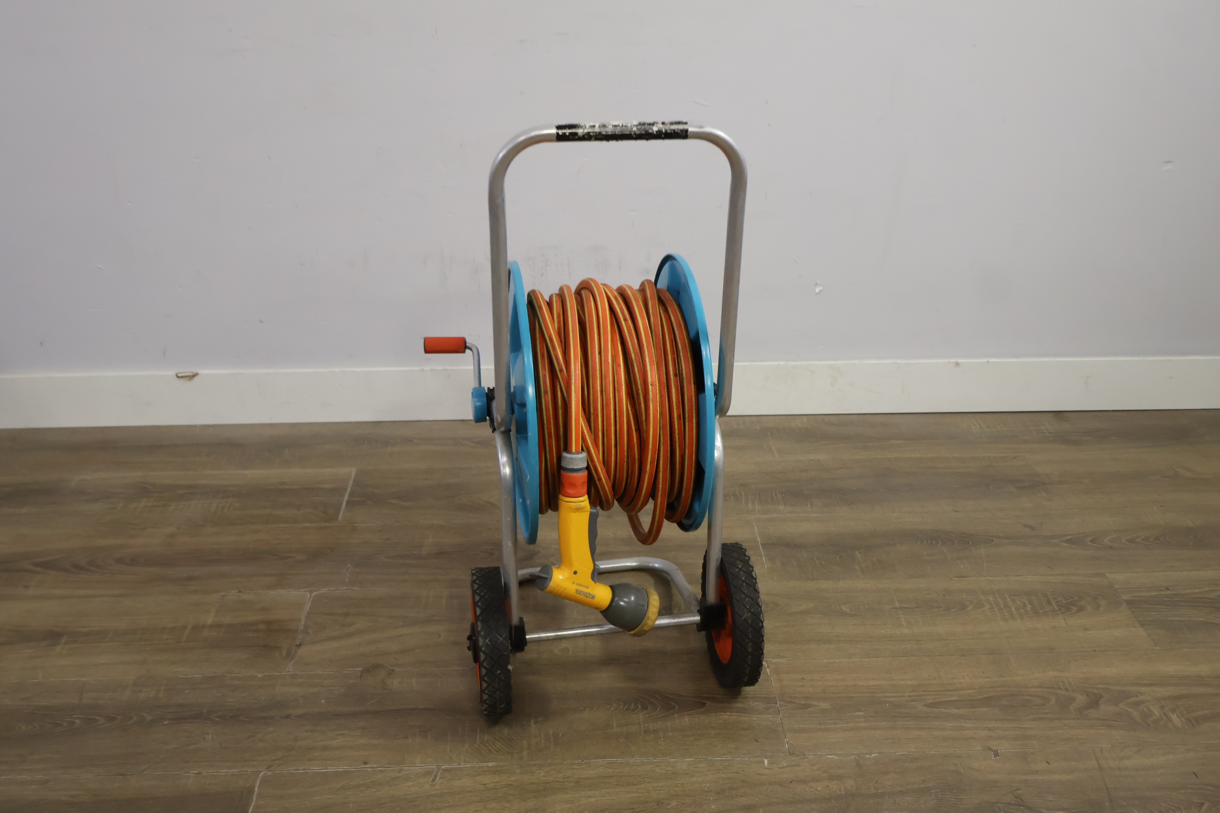 Gardena tuinslang haspel met oranje slang – foto 7 – kavel bij GSD Auctions, Zoeterwoude