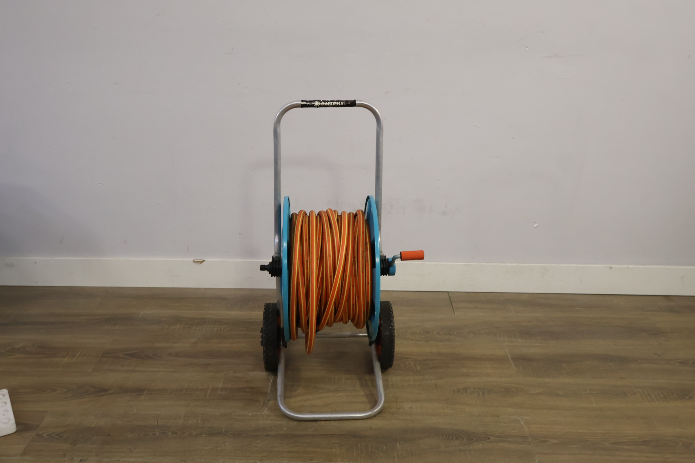 Gardena tuinslang haspel met oranje slang – foto 10 – kavel bij GSD Auctions, Zoeterwoude