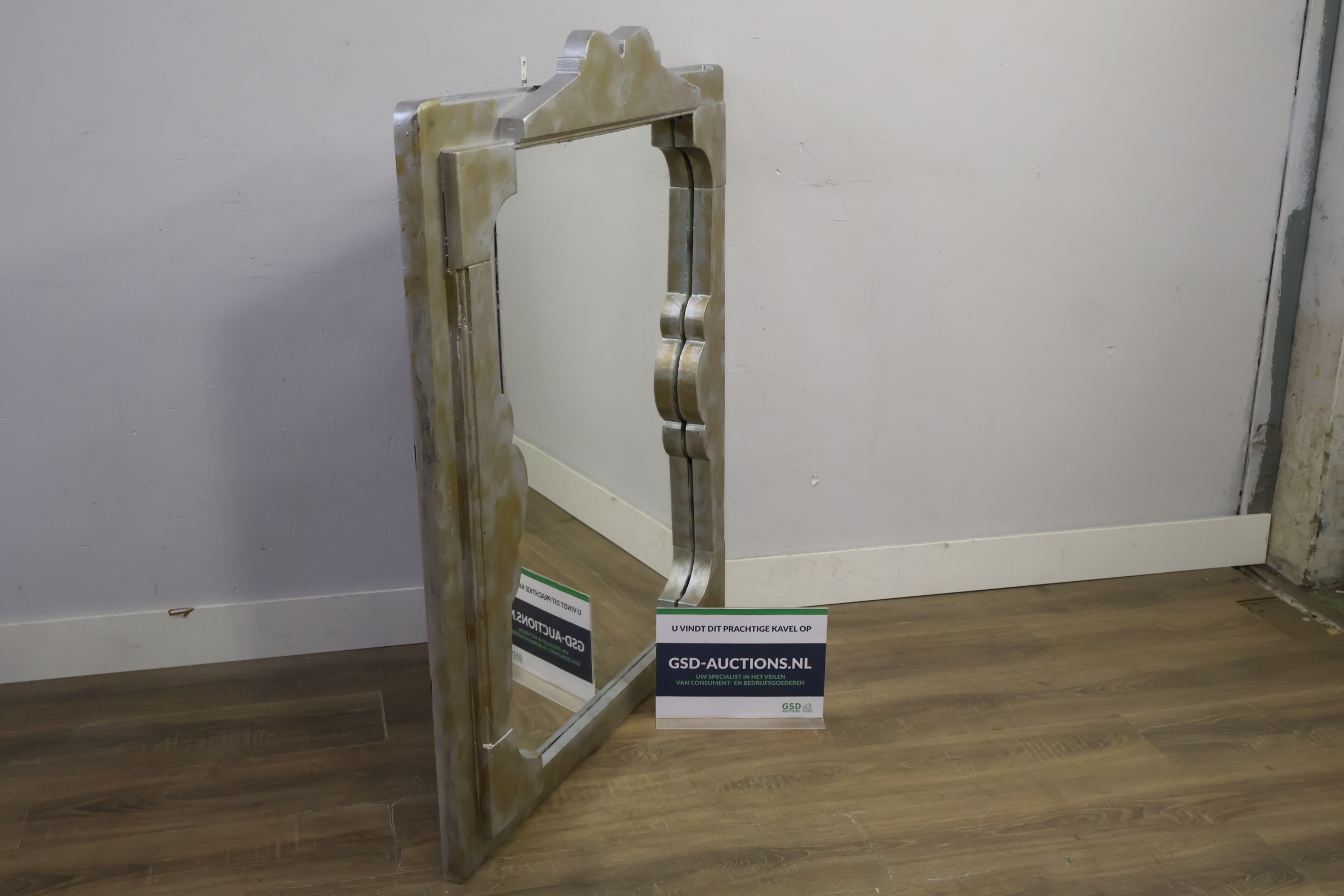 Vintage spiegel met grijze omlijsting – foto 2 – kavel bij GSD Auctions, Zoeterwoude