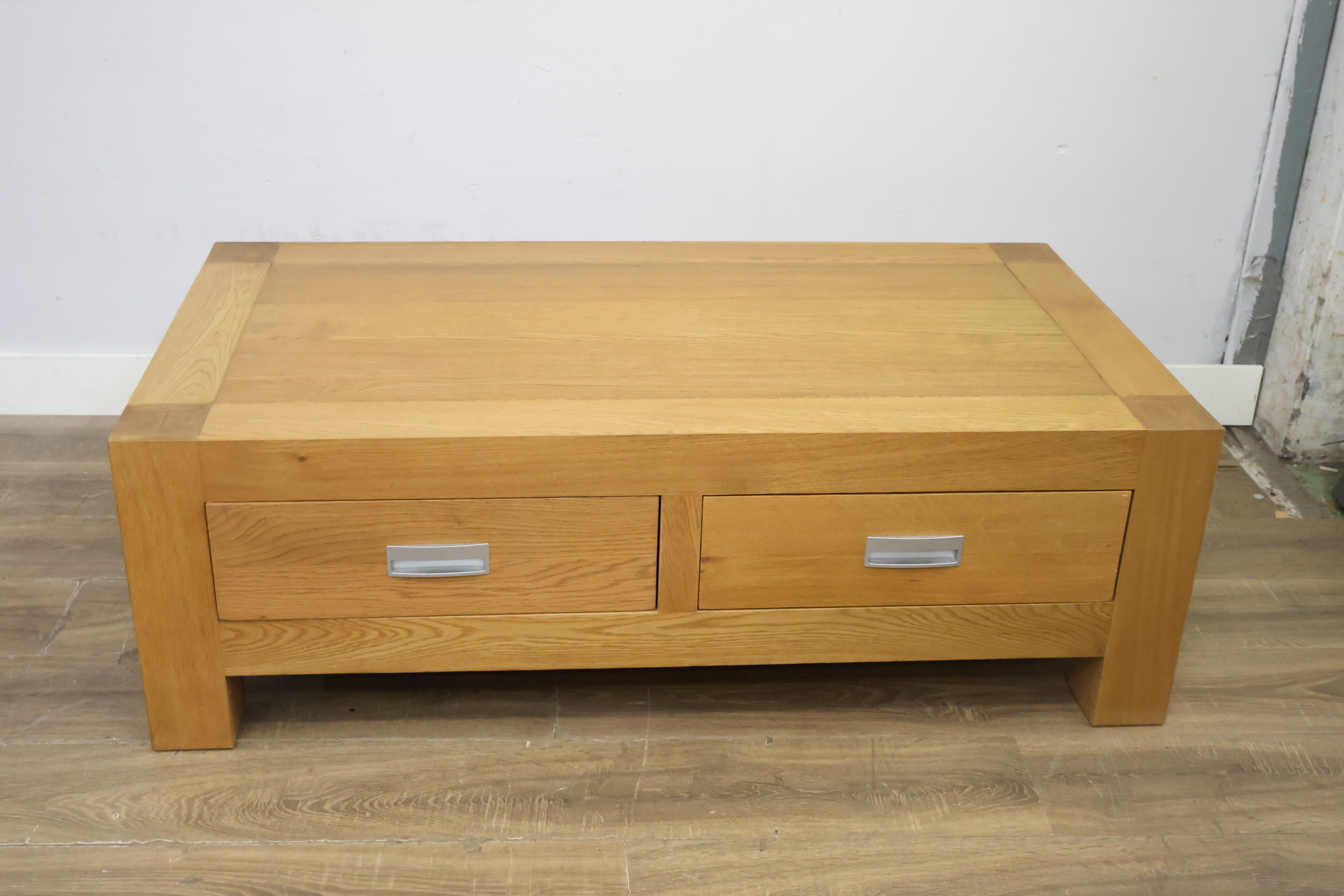 Houten lage salontafel met laden – foto 7 – kavel bij GSD Auctions, Zoeterwoude