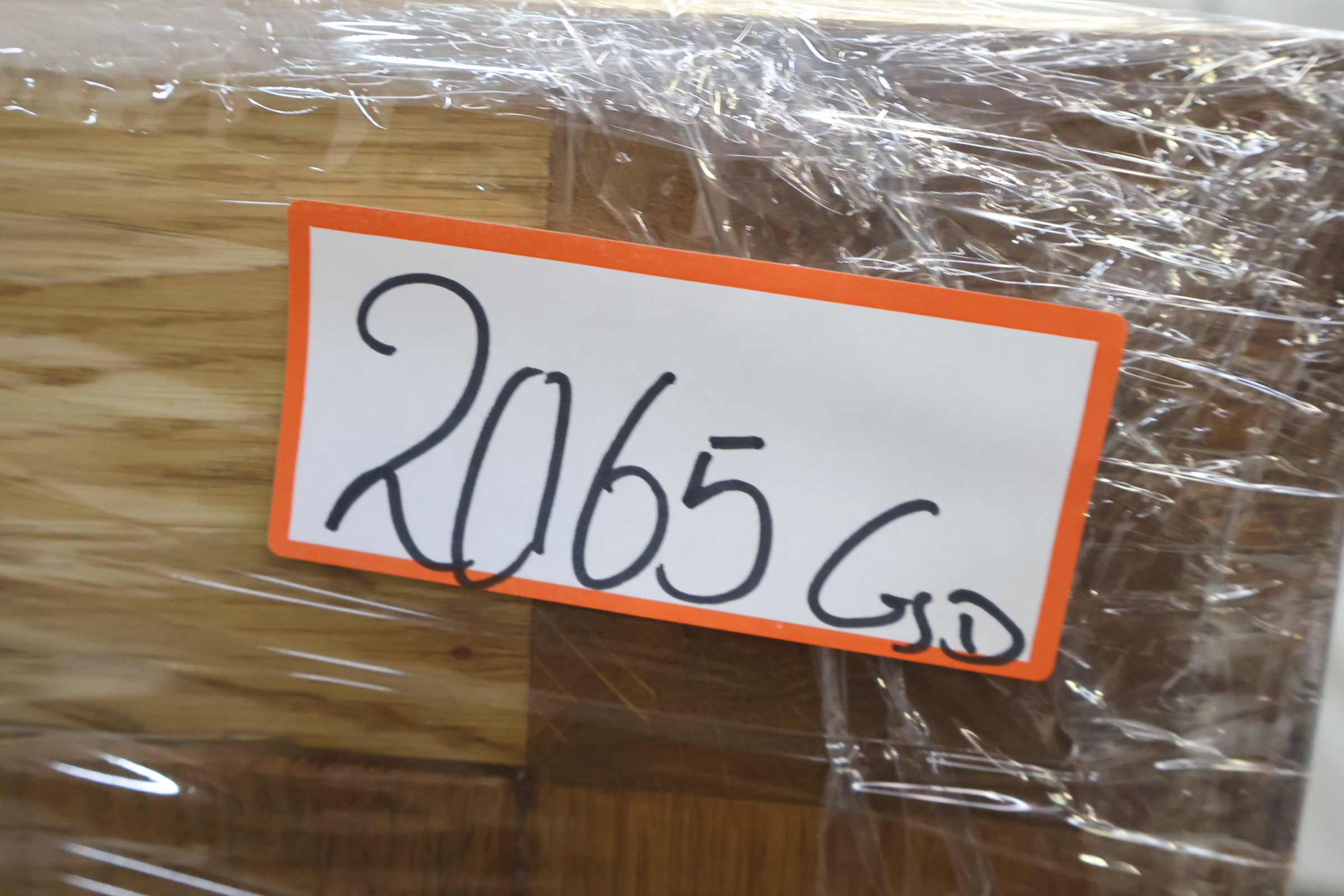 Houten lage salontafel met laden – foto 22 – kavel bij GSD Auctions, Zoeterwoude