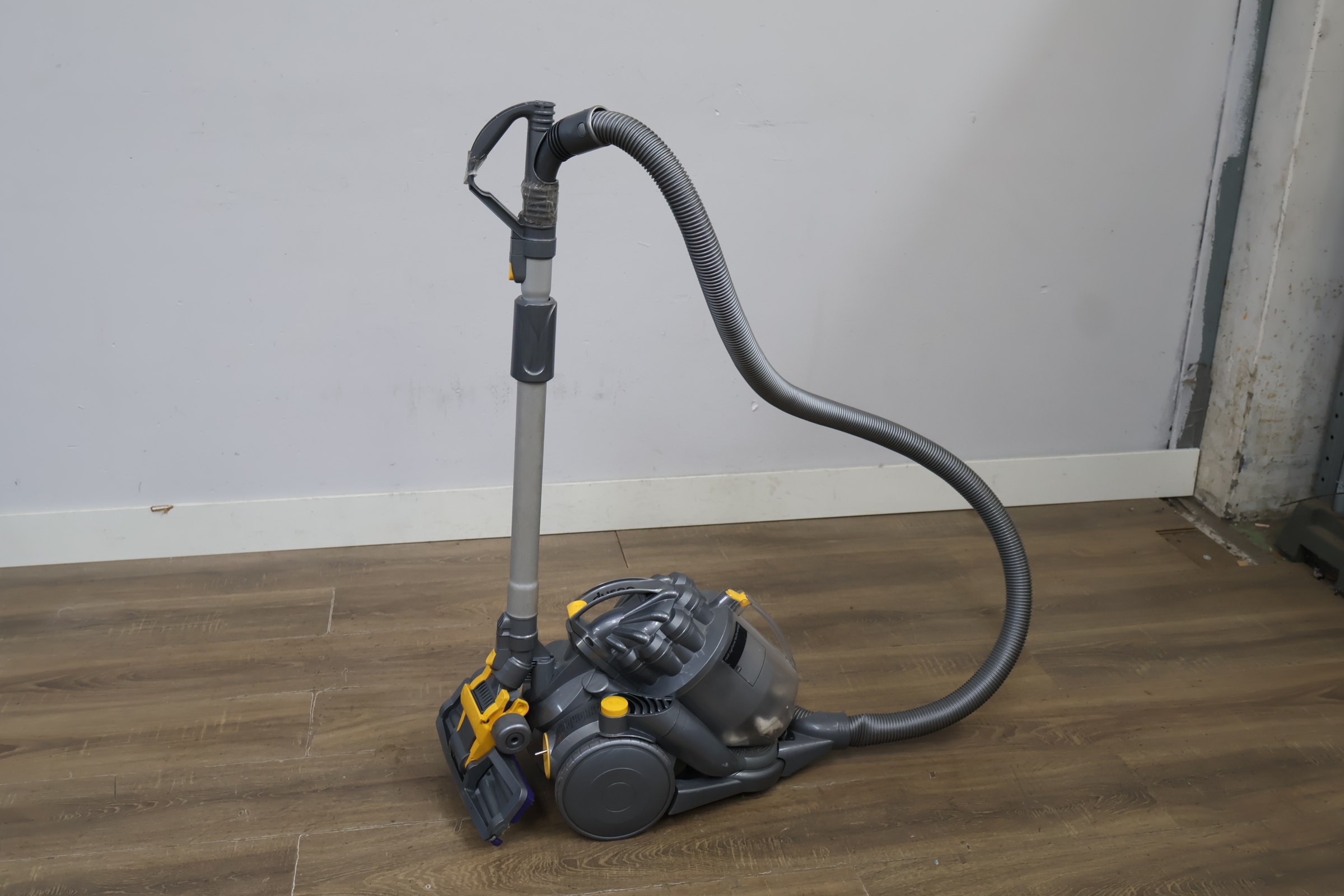 Dyson stofzuiger – foto 3 – kavel bij GSD Auctions, Zoeterwoude