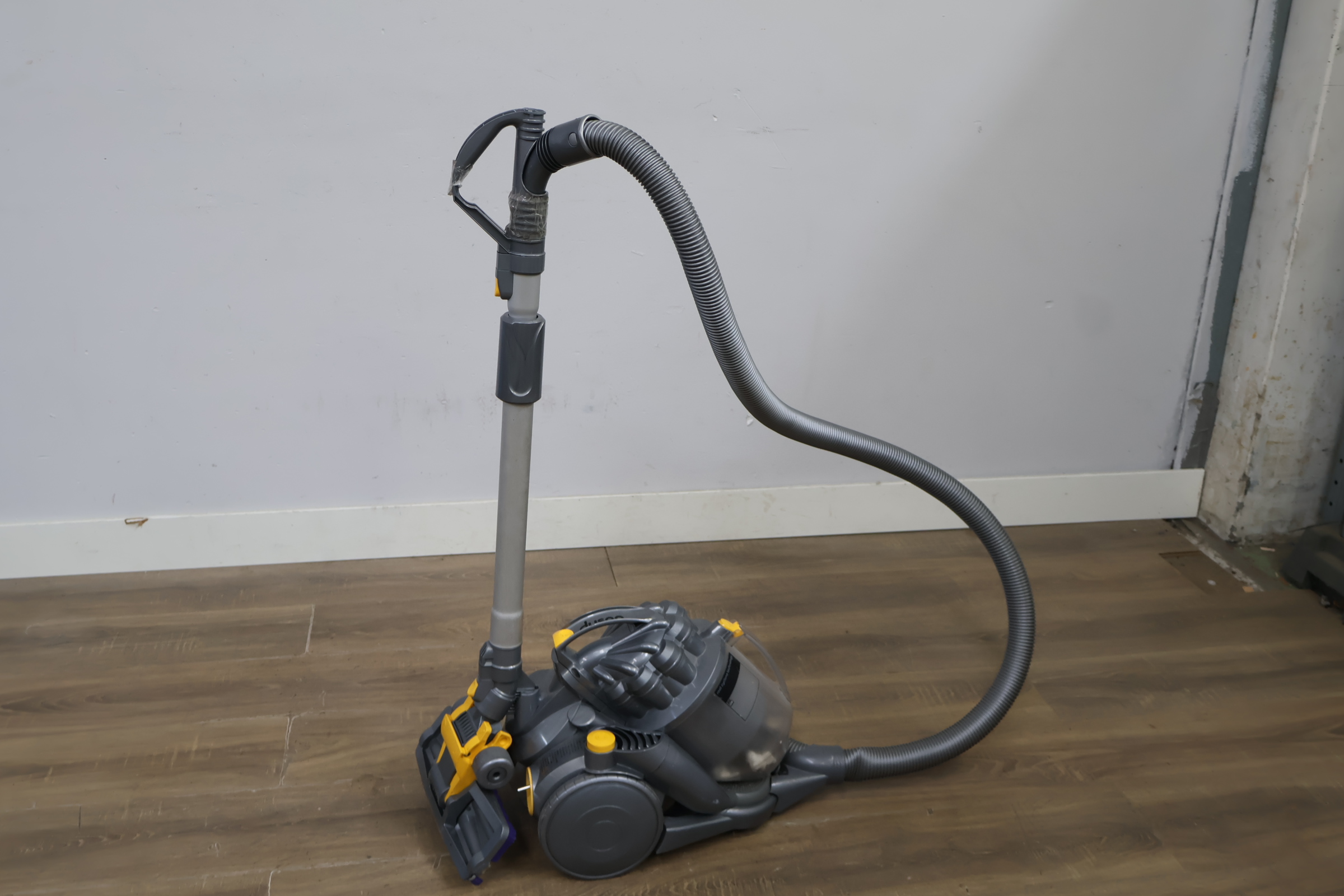 Dyson stofzuiger – foto 4 – kavel bij GSD Auctions, Zoeterwoude