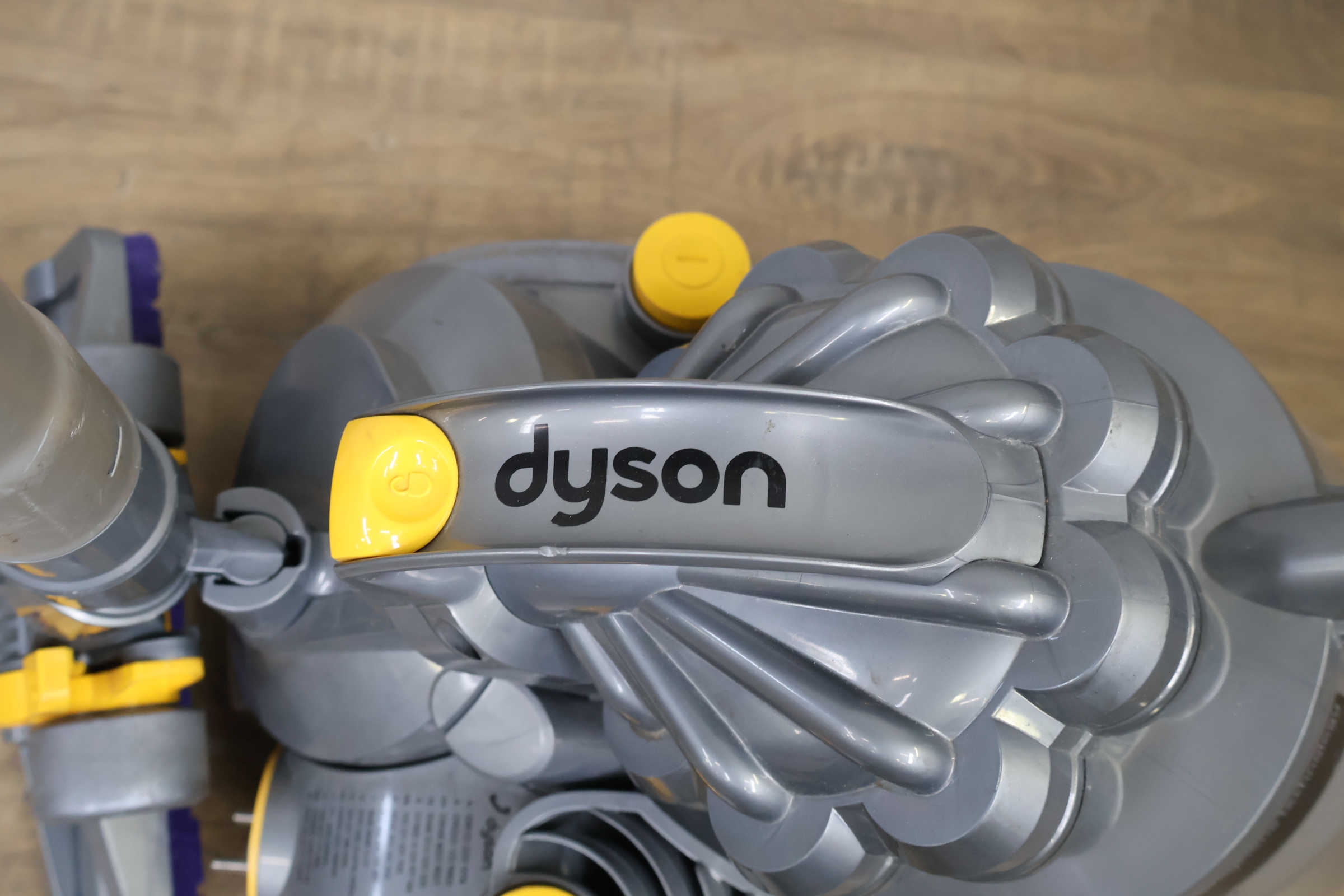 Dyson stofzuiger – foto 5 – kavel bij GSD Auctions, Zoeterwoude