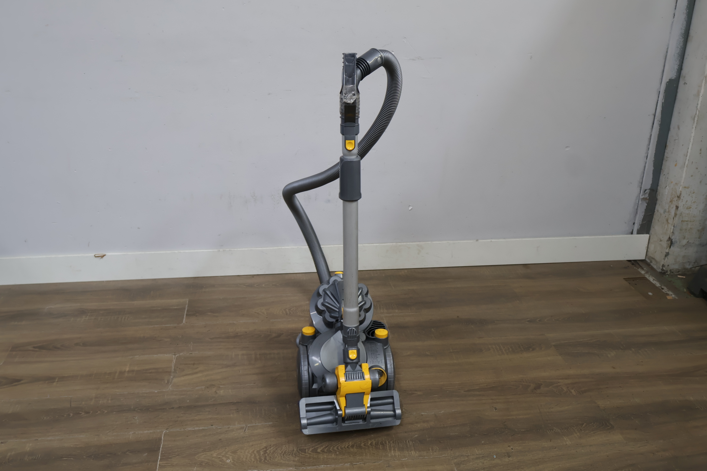 Dyson stofzuiger – foto 6 – kavel bij GSD Auctions, Zoeterwoude