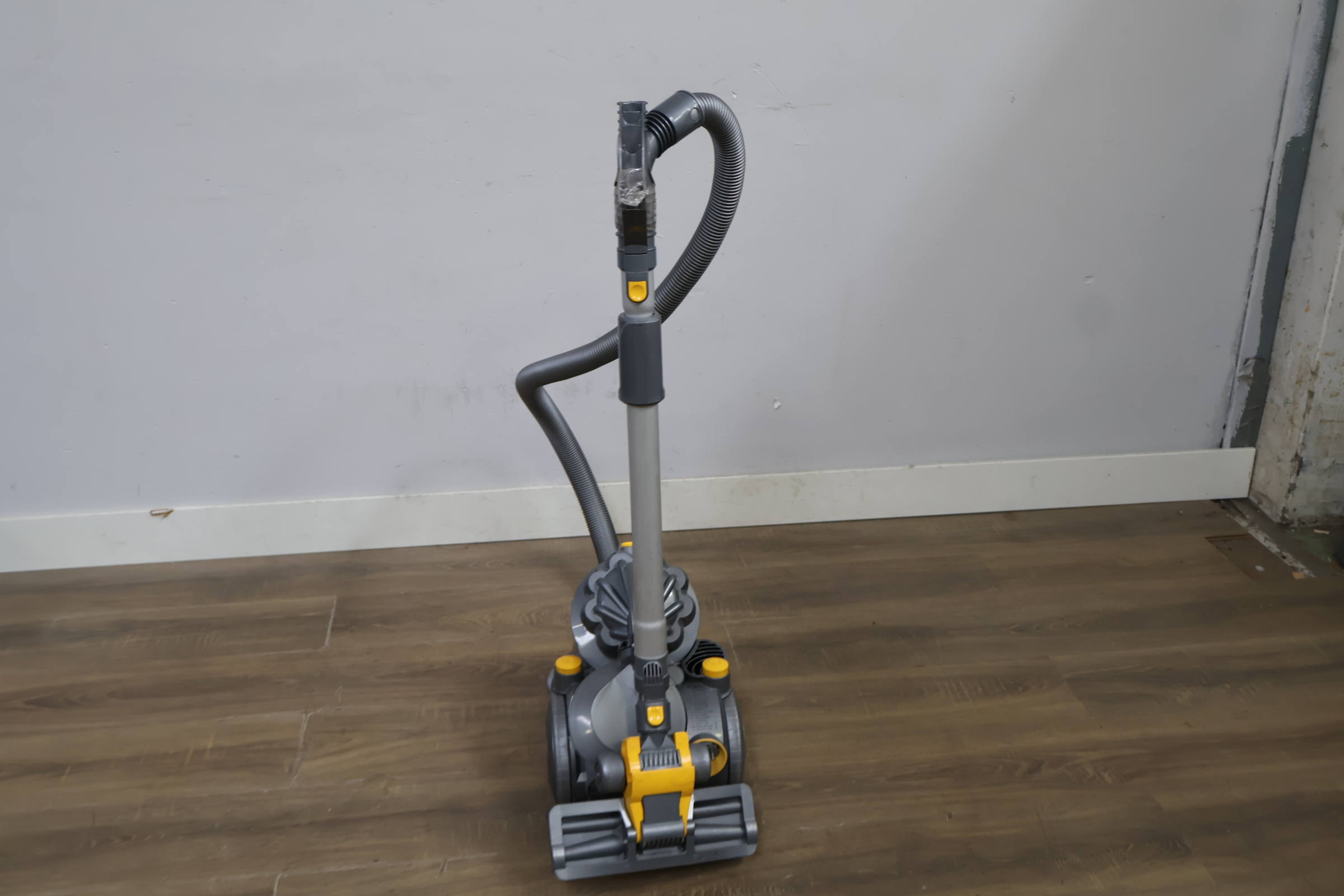 Dyson stofzuiger – foto 7 – kavel bij GSD Auctions, Zoeterwoude