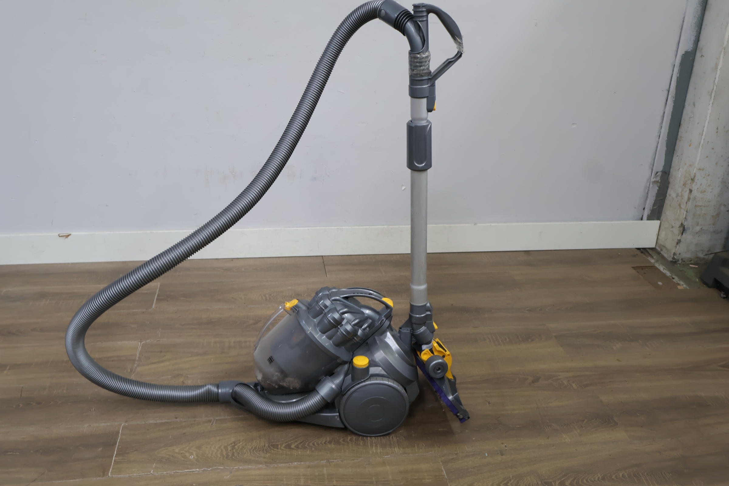 Dyson stofzuiger – foto 9 – kavel bij GSD Auctions, Zoeterwoude