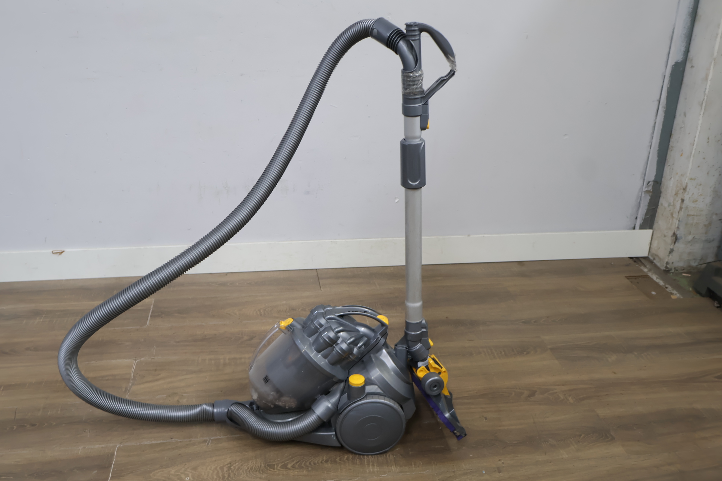 Dyson stofzuiger – foto 10 – kavel bij GSD Auctions, Zoeterwoude