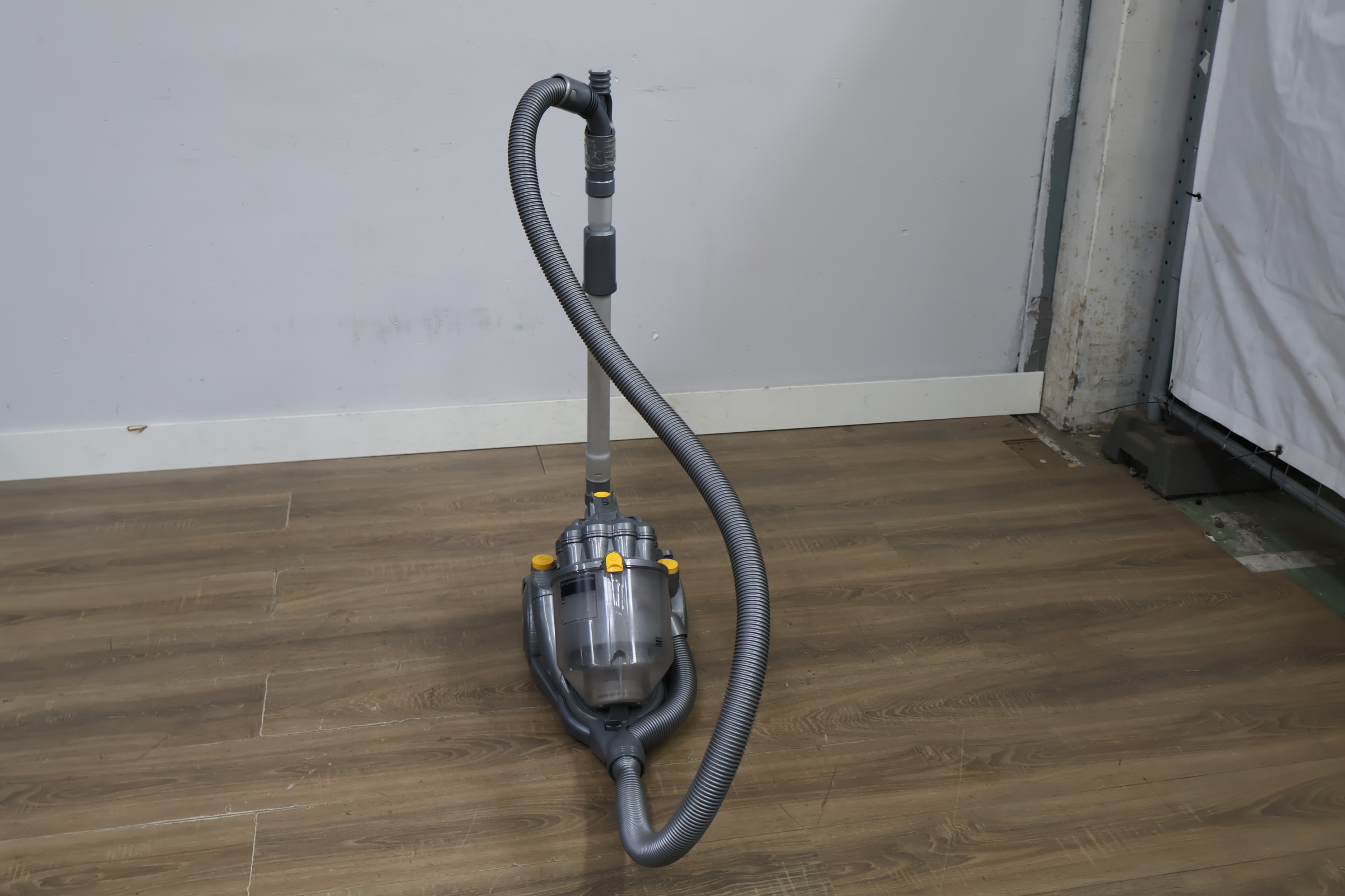 Dyson stofzuiger – foto 11 – kavel bij GSD Auctions, Zoeterwoude
