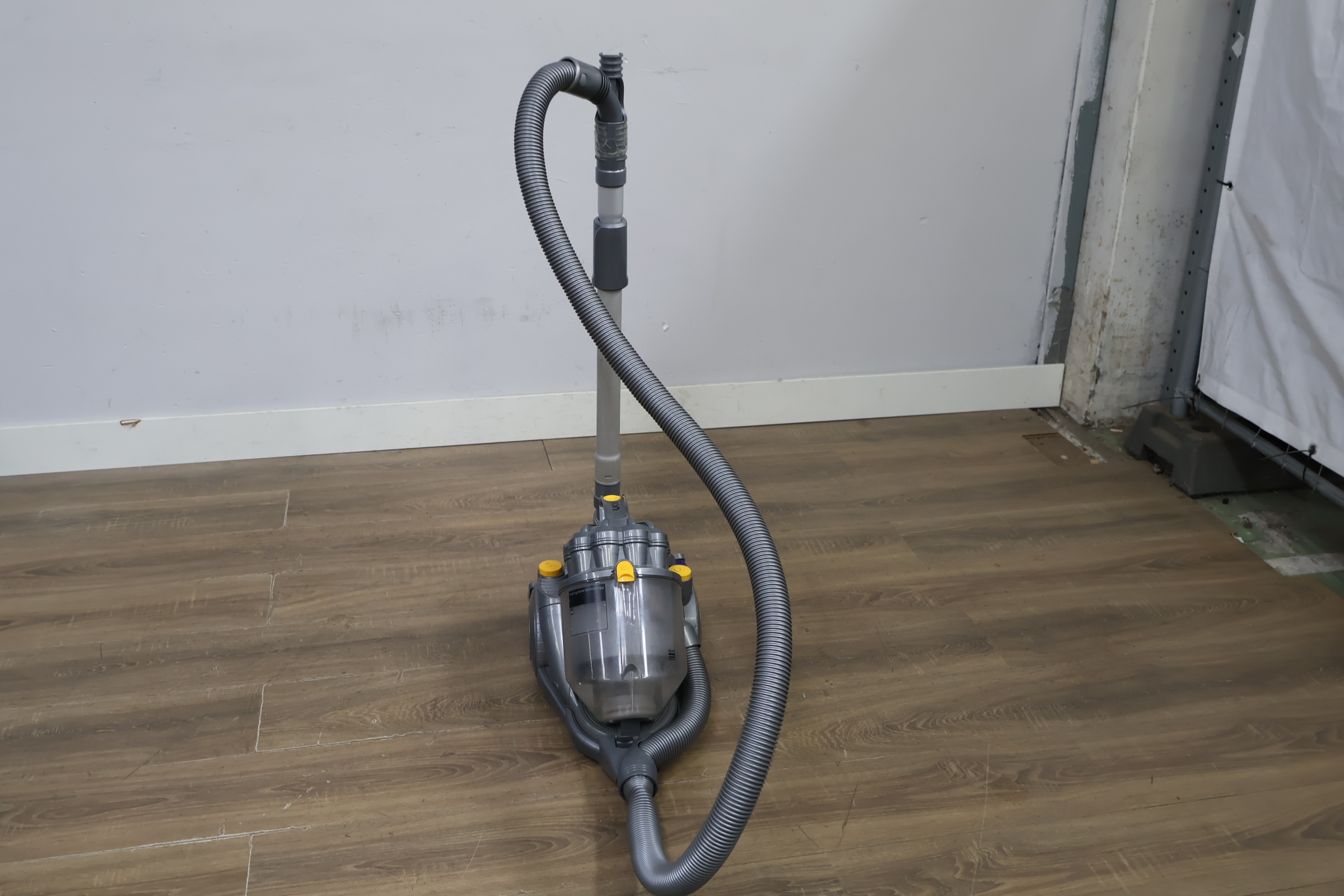 Dyson stofzuiger – foto 12 – kavel bij GSD Auctions, Zoeterwoude