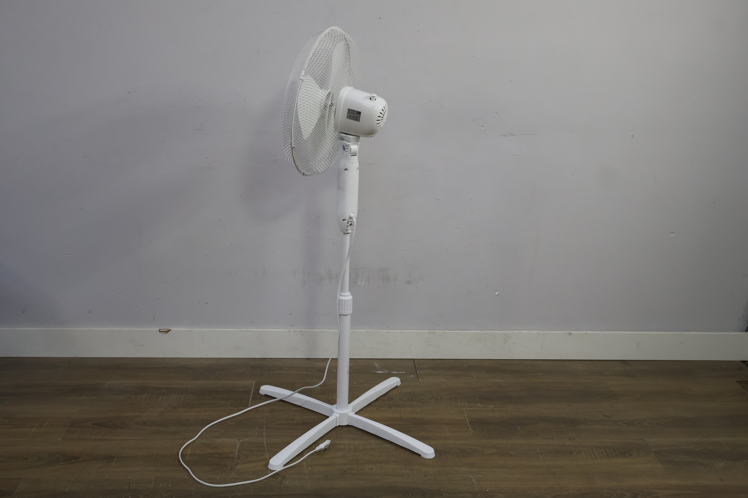 Witte staande ventilator – foto 6 – kavel bij GSD Auctions, Zoeterwoude