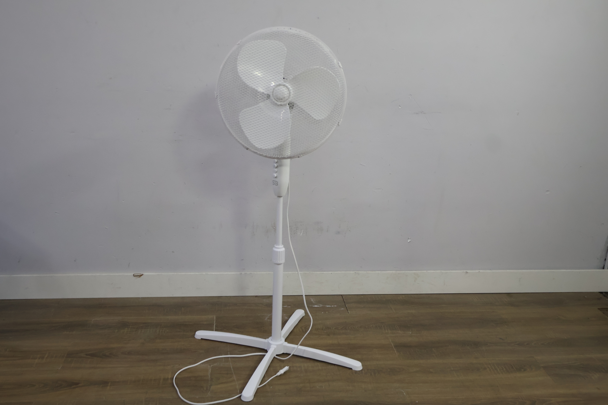 Witte staande ventilator – foto 10 – kavel bij GSD Auctions, Zoeterwoude