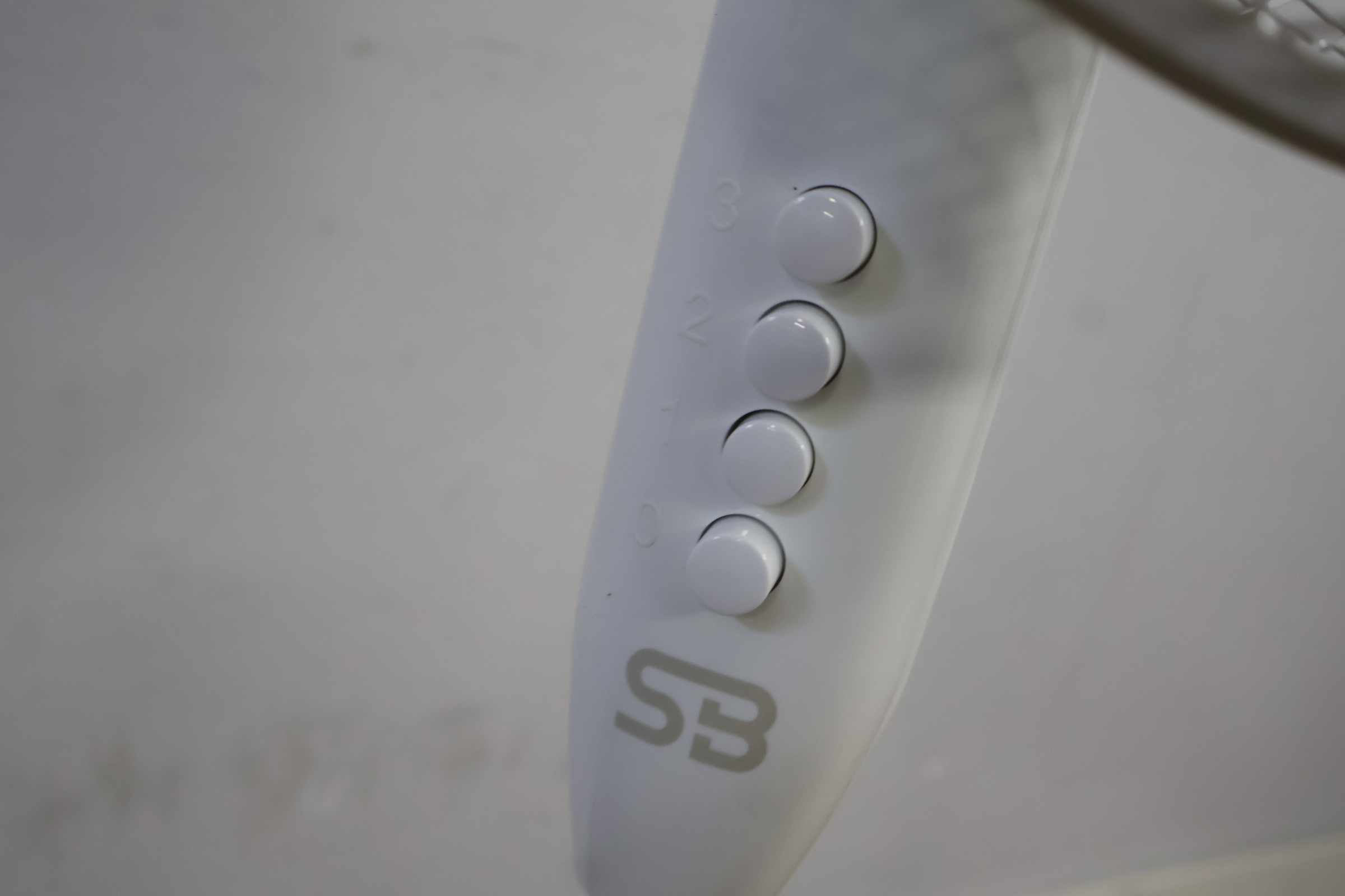Witte staande ventilator – foto 11 – kavel bij GSD Auctions, Zoeterwoude