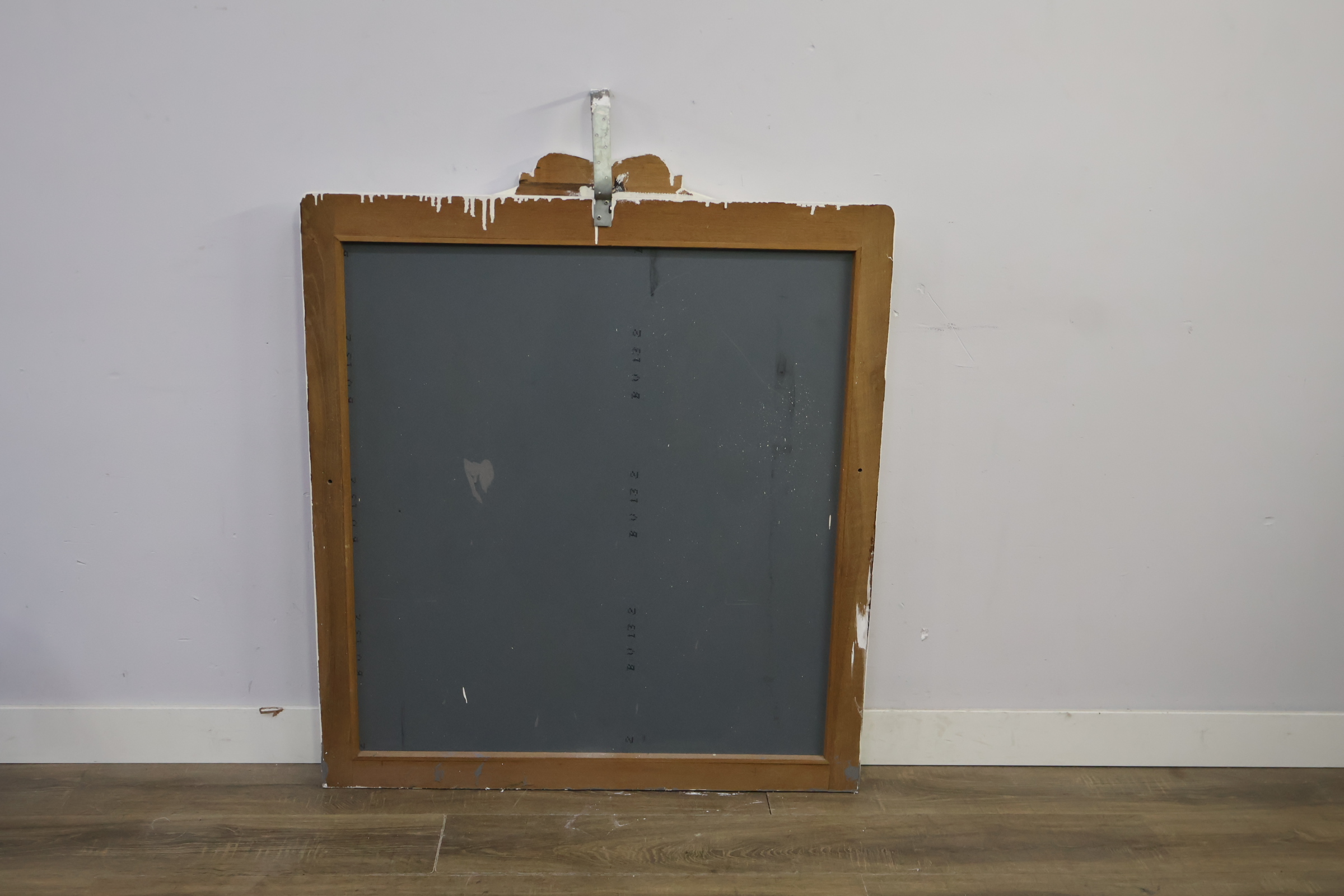 Spiegel met witte decoratieve lijst – foto 5 – kavel bij GSD Auctions, Zoeterwoude