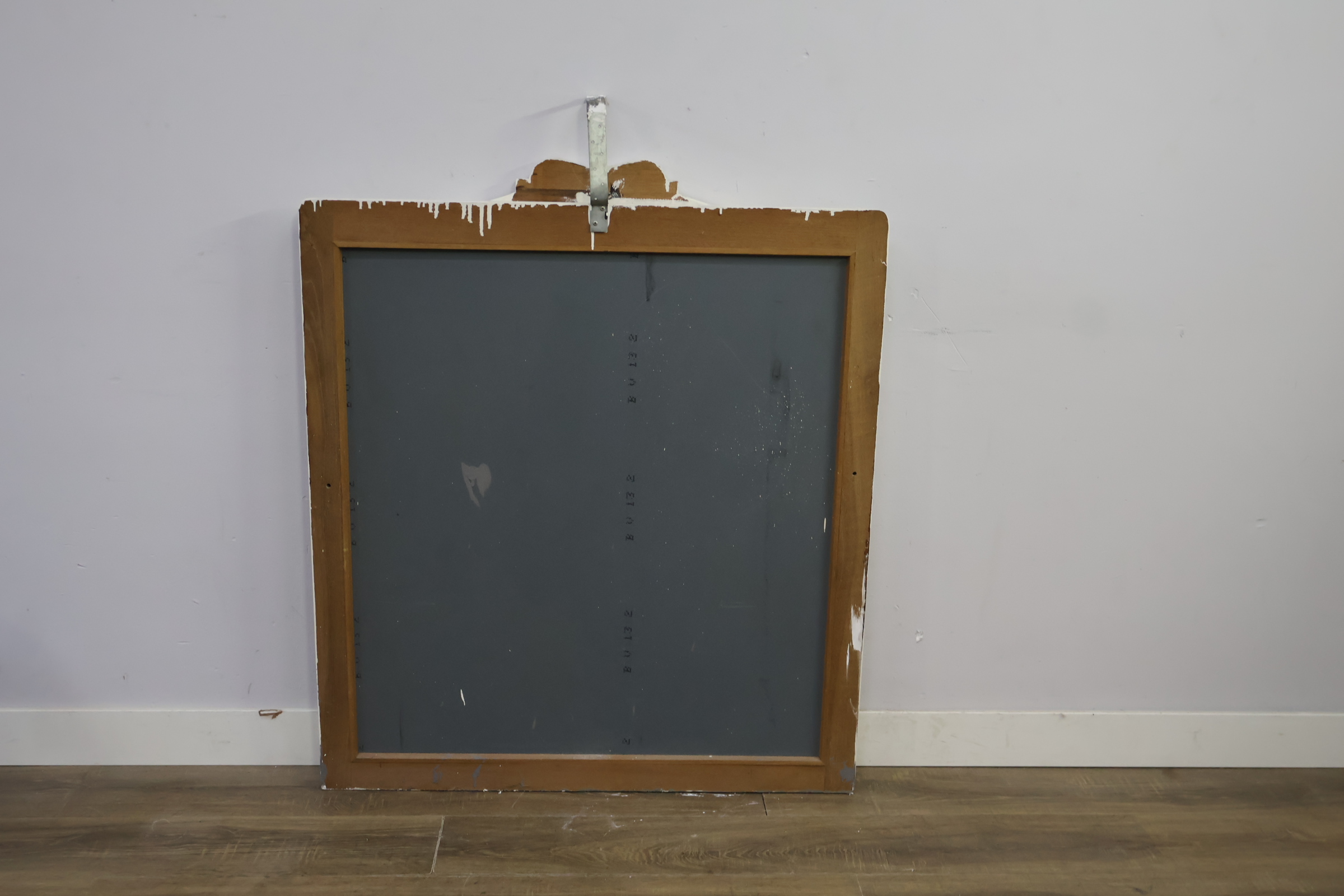 Spiegel met witte decoratieve lijst – foto 6 – kavel bij GSD Auctions, Zoeterwoude