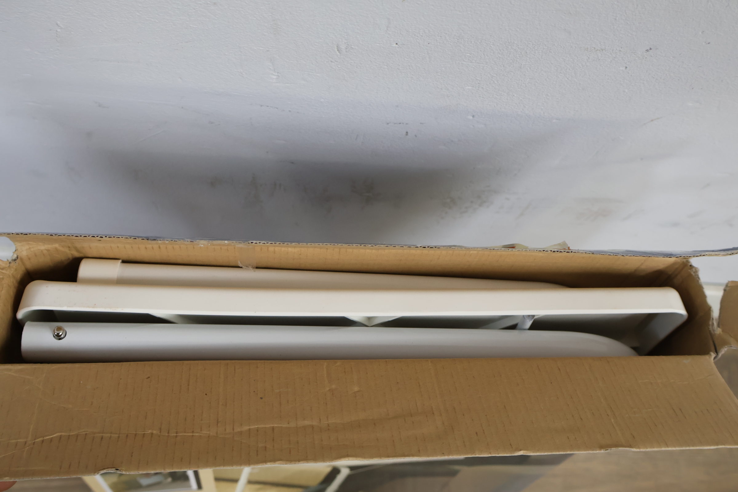 Handy Table verstelbare tafel – foto 11 – kavel bij GSD Auctions, Zoeterwoude