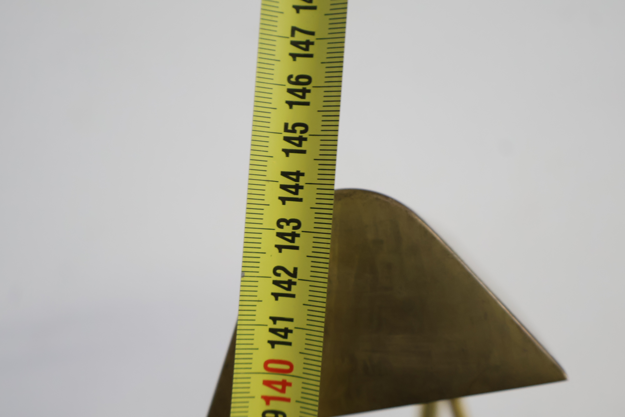 Moderne verstelbare vloerlamp goudkleurig – foto 14 – kavel bij GSD Auctions, Zoeterwoude
