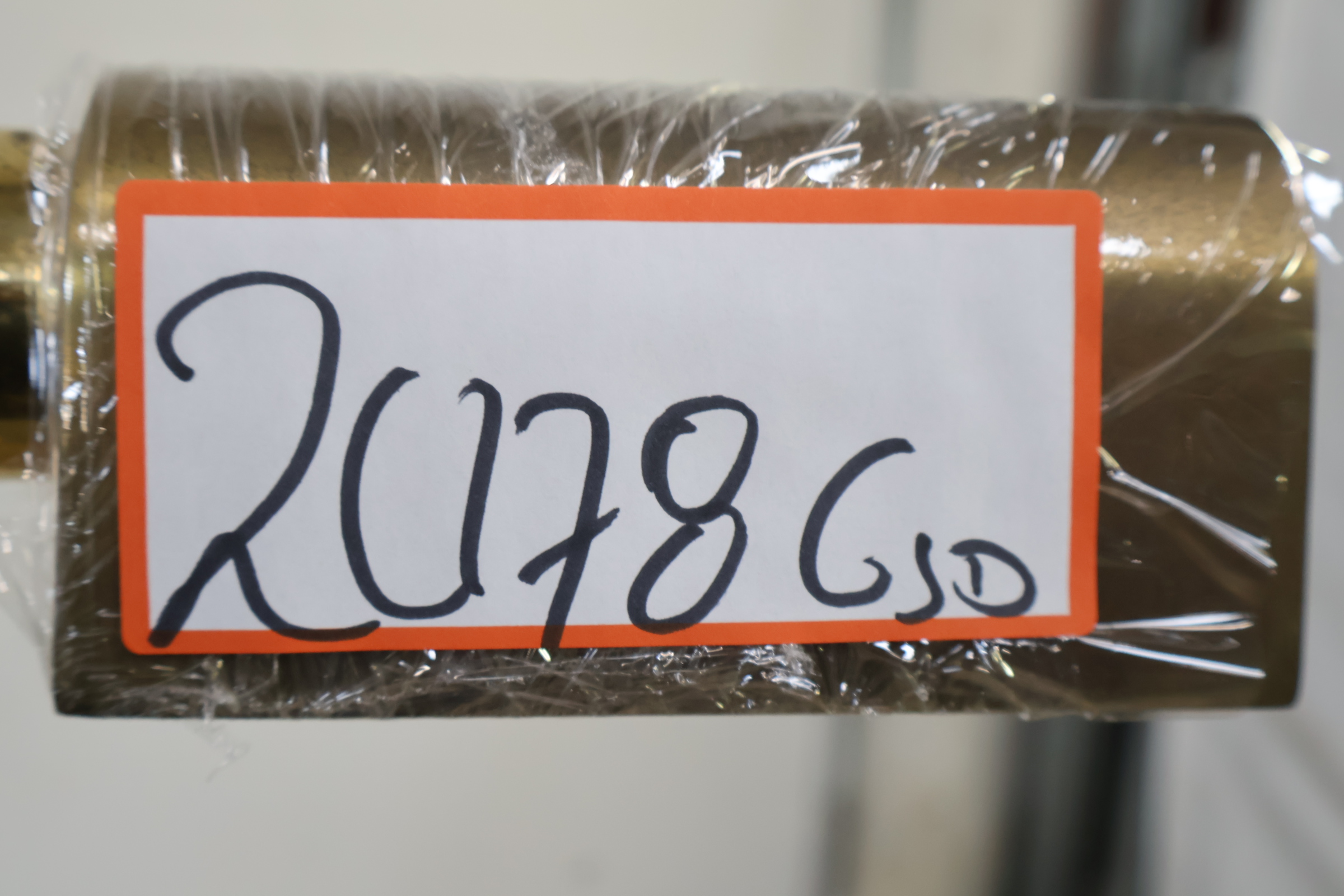 Moderne verstelbare vloerlamp goudkleurig – foto 15 – kavel bij GSD Auctions, Zoeterwoude