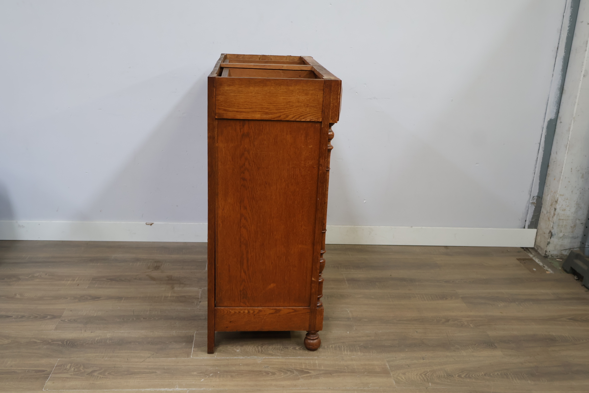 Houten ladekast met deuren en twee laden – foto 3 – kavel bij GSD Auctions, Zoeterwoude