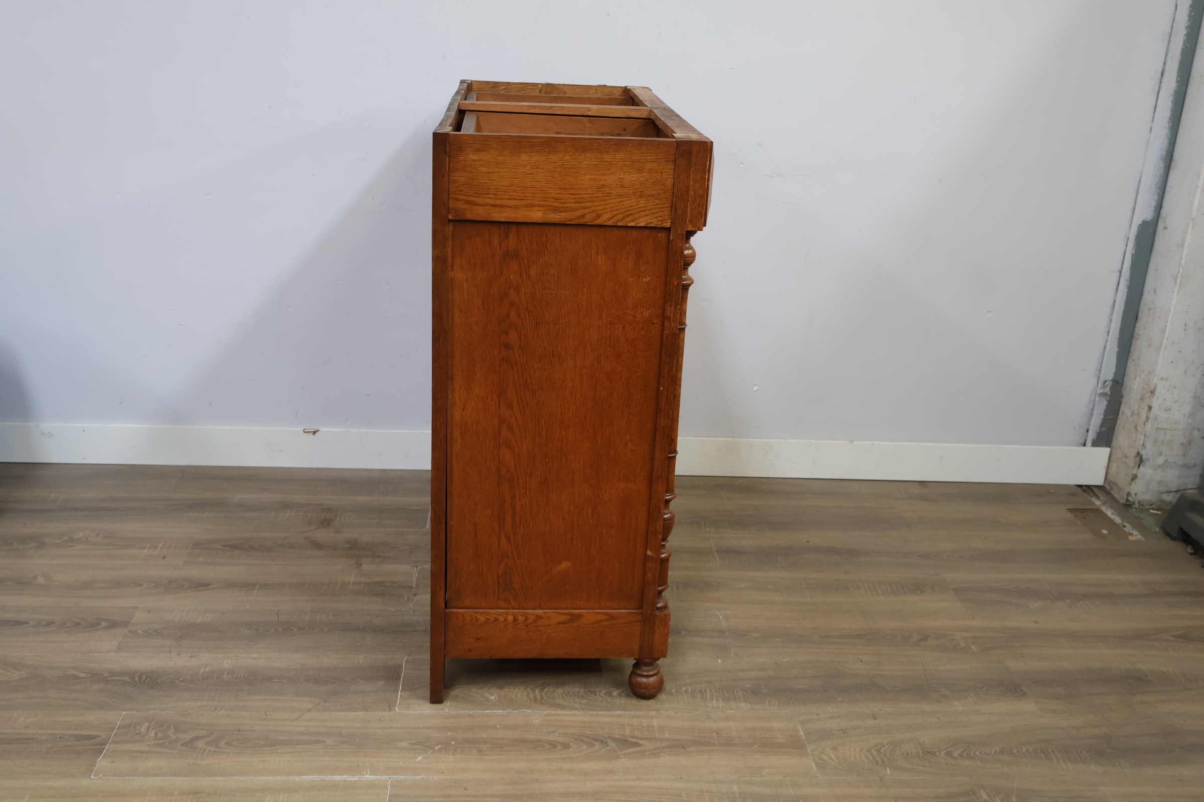 Houten ladekast met deuren en twee laden – foto 4 – kavel bij GSD Auctions, Zoeterwoude