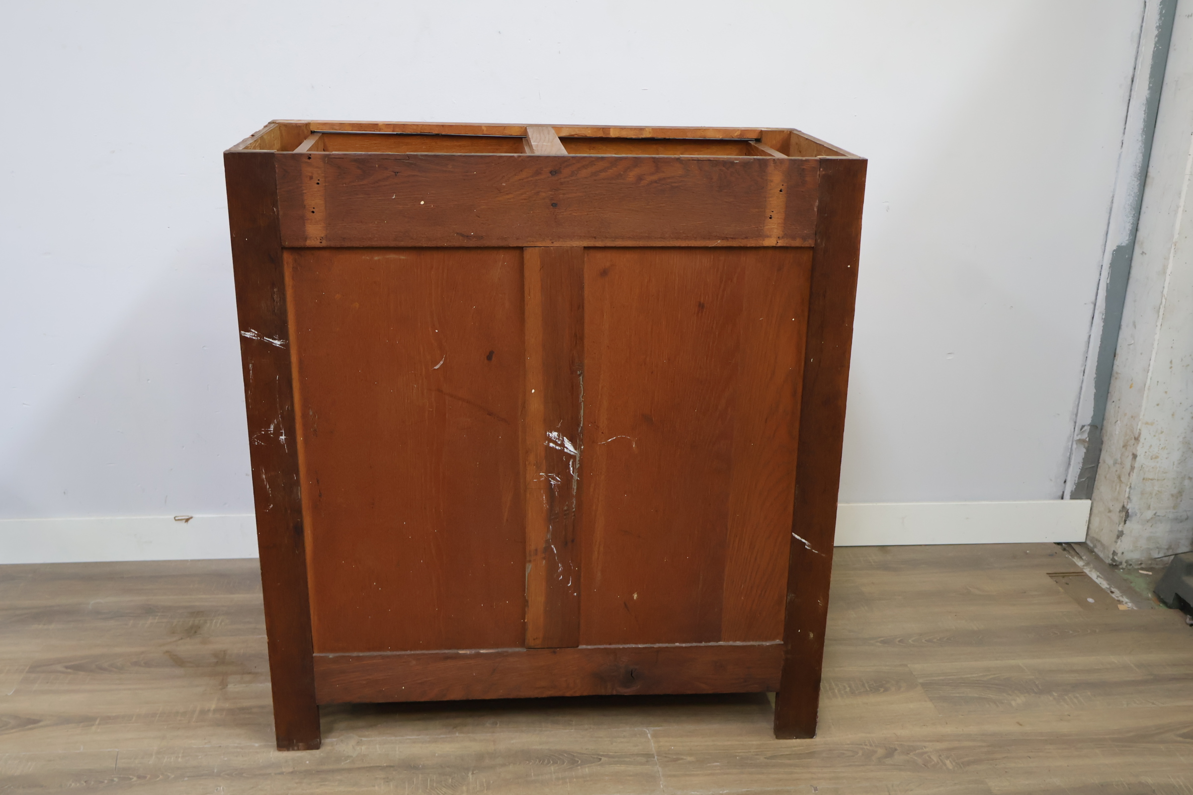 Houten ladekast met deuren en twee laden – foto 5 – kavel bij GSD Auctions, Zoeterwoude