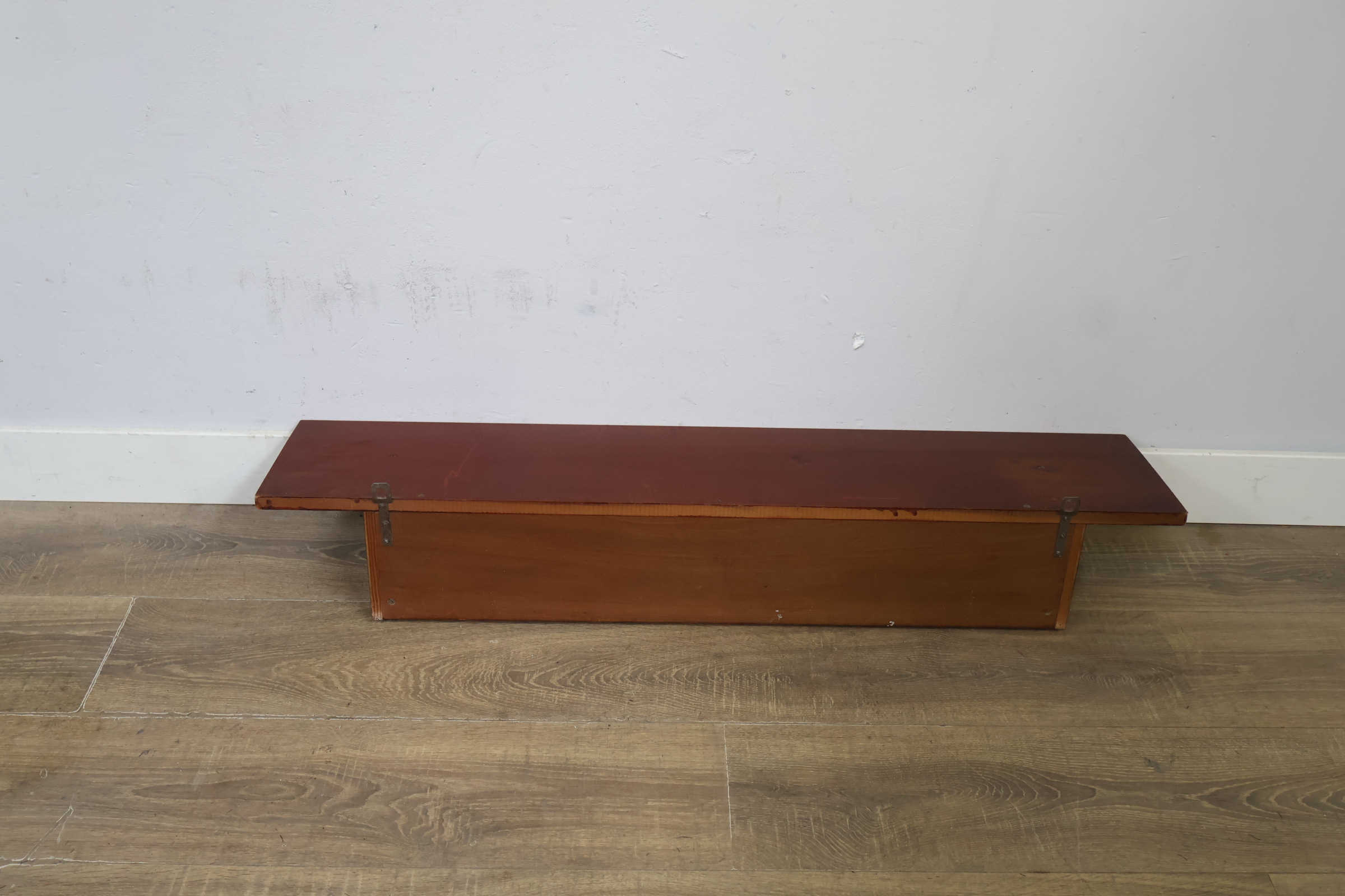 Houten kapstok met messing haken – foto 5 – kavel bij GSD Auctions, Zoeterwoude