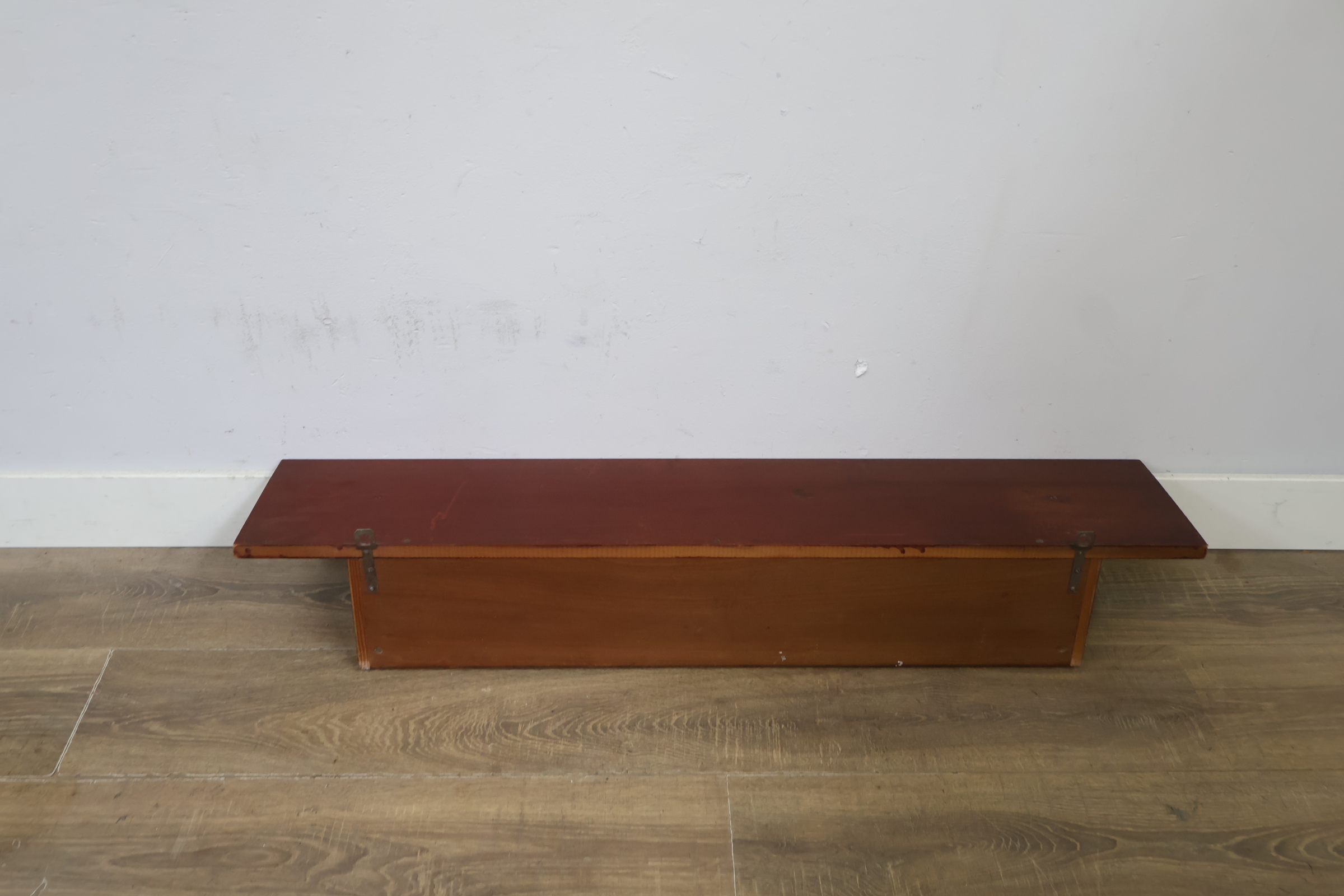 Houten kapstok met messing haken – foto 6 – kavel bij GSD Auctions, Zoeterwoude