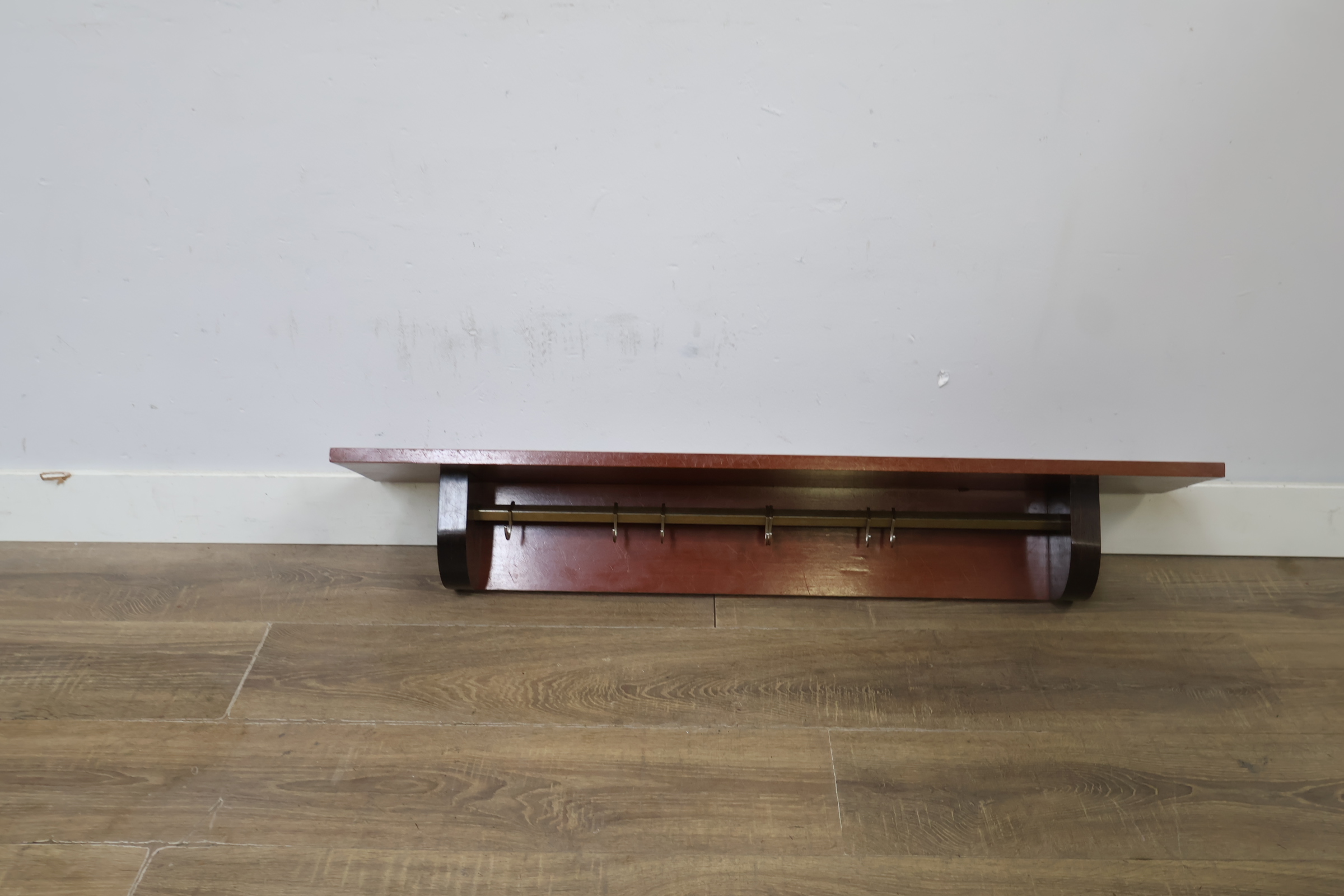 Houten kapstok met messing haken – foto 7 – kavel bij GSD Auctions, Zoeterwoude