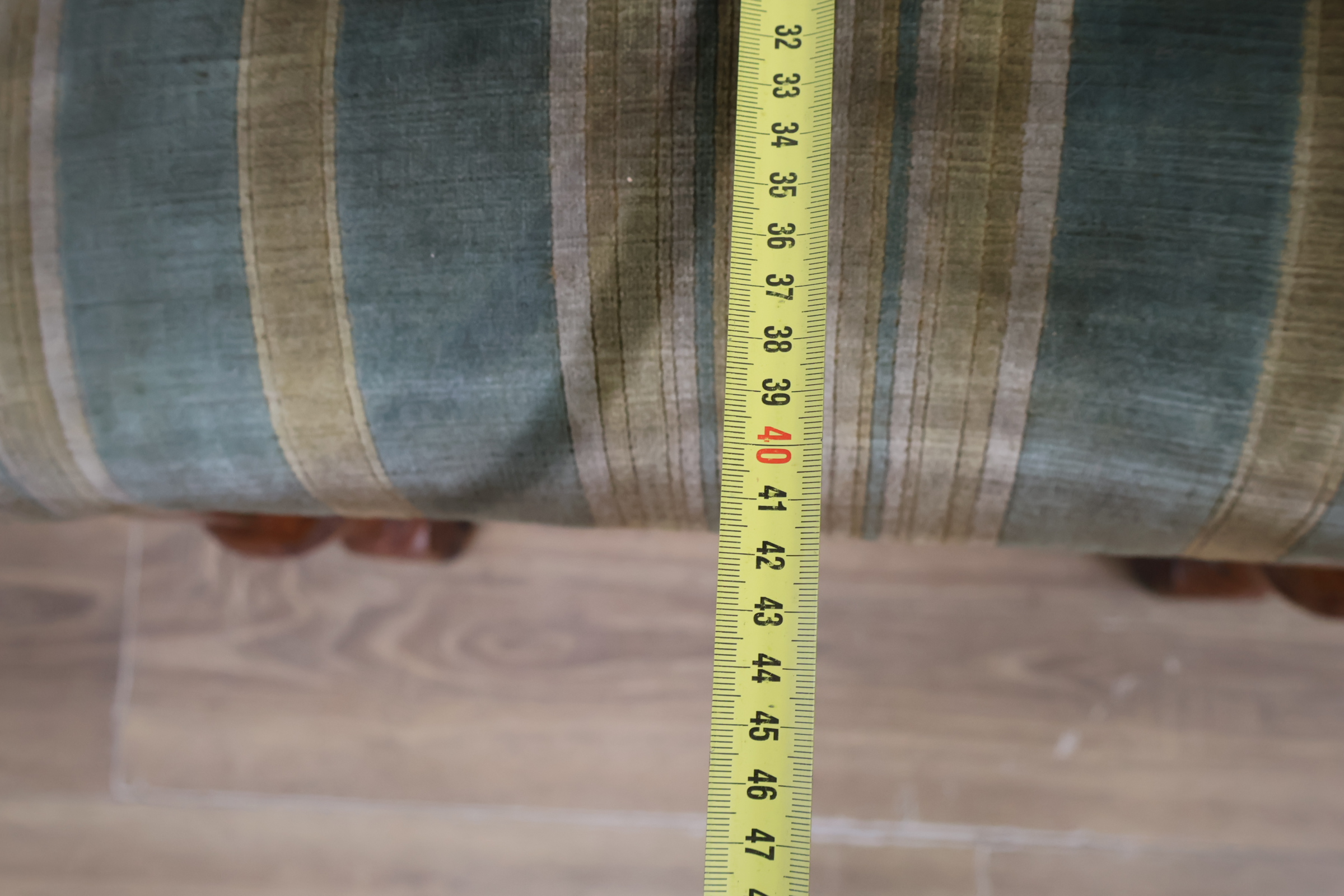 Set van 4 antieke eetkamerstoelen met leeuwskop detail – foto 13 – kavel bij GSD Auctions, Zoeterwoude