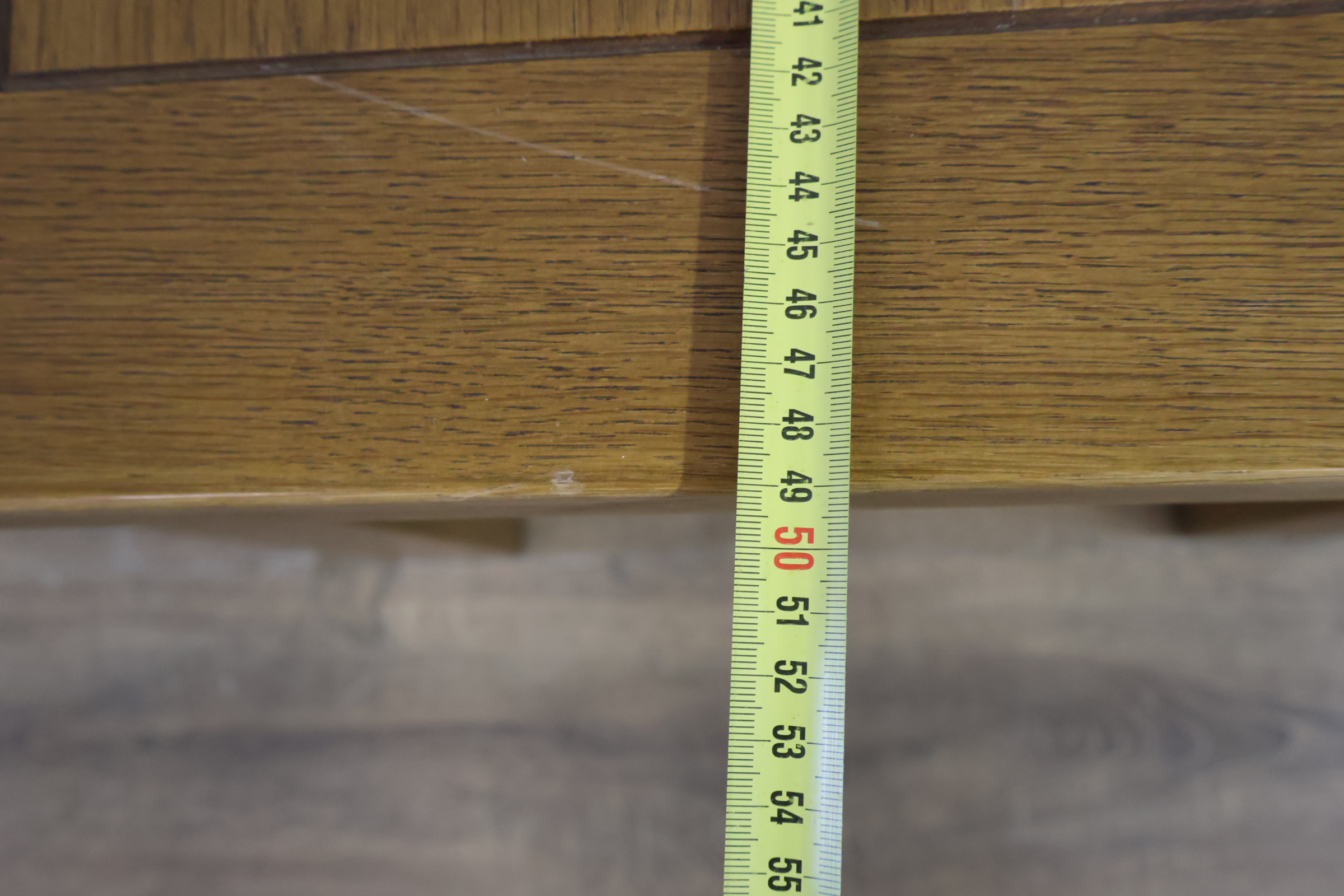 Houten bijzettafel met vierkante poten – foto 13 – kavel bij GSD Auctions, Zoeterwoude