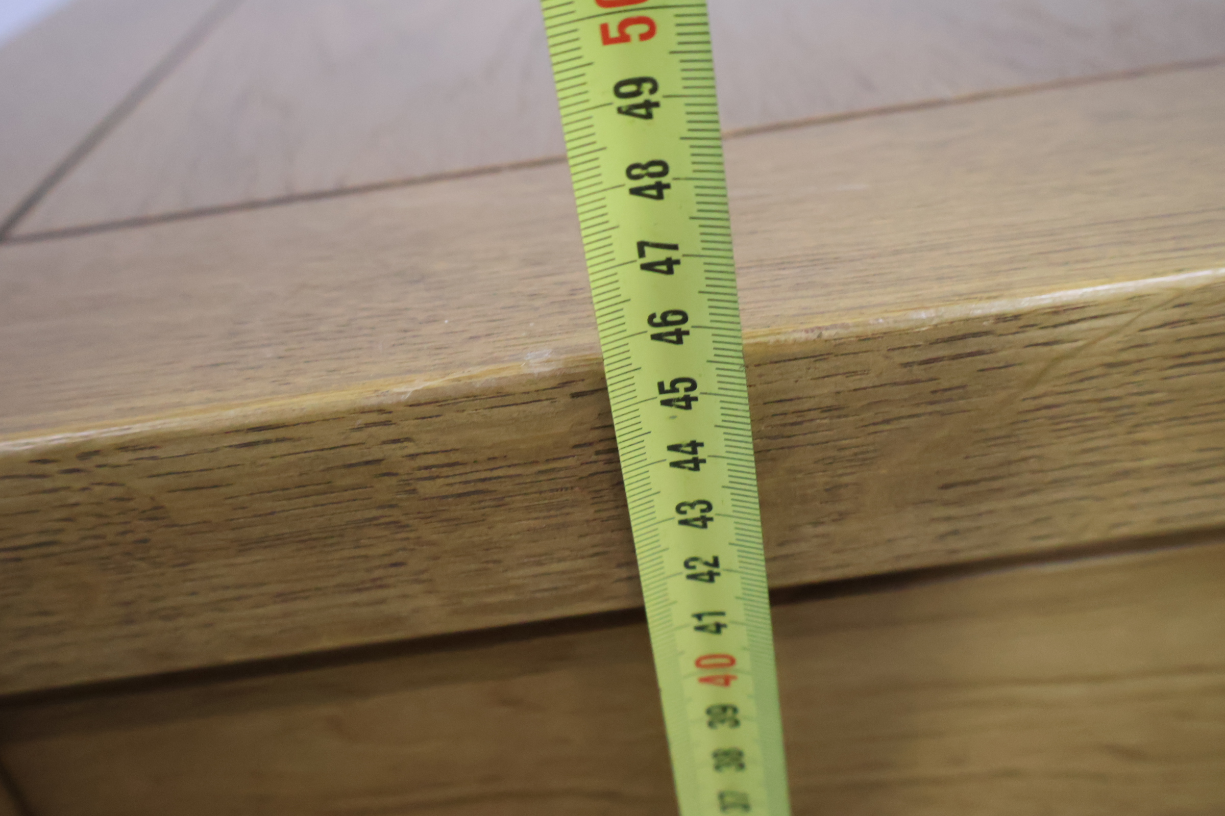 Houten bijzettafel met vierkante poten – foto 15 – kavel bij GSD Auctions, Zoeterwoude