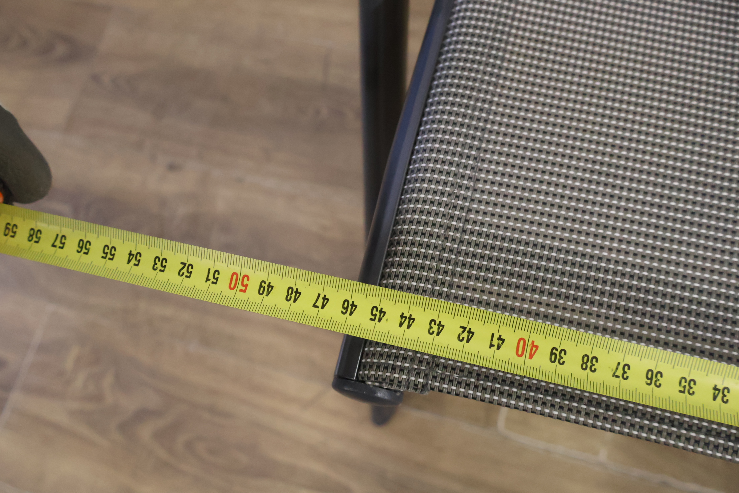 Twee grijze tuinstoelen met metalen frame – foto 18 – kavel bij GSD Auctions, Zoeterwoude