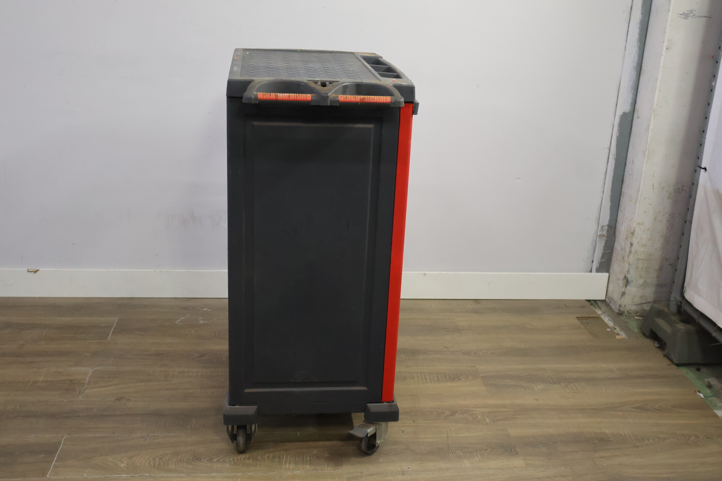 Gereedschapswagen op wielen – foto 4 – kavel bij GSD Auctions, Zoeterwoude