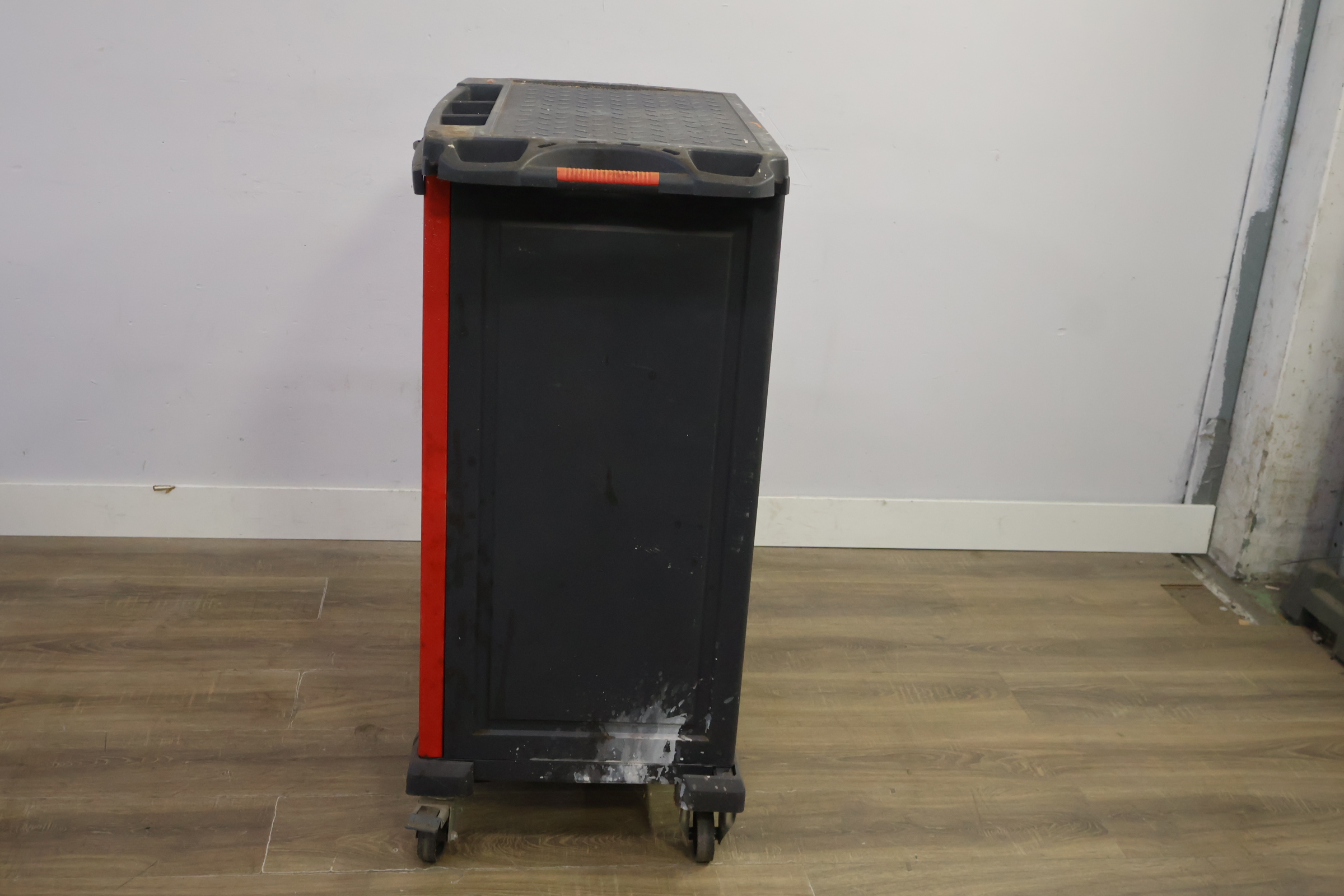 Gereedschapswagen op wielen – foto 9 – kavel bij GSD Auctions, Zoeterwoude