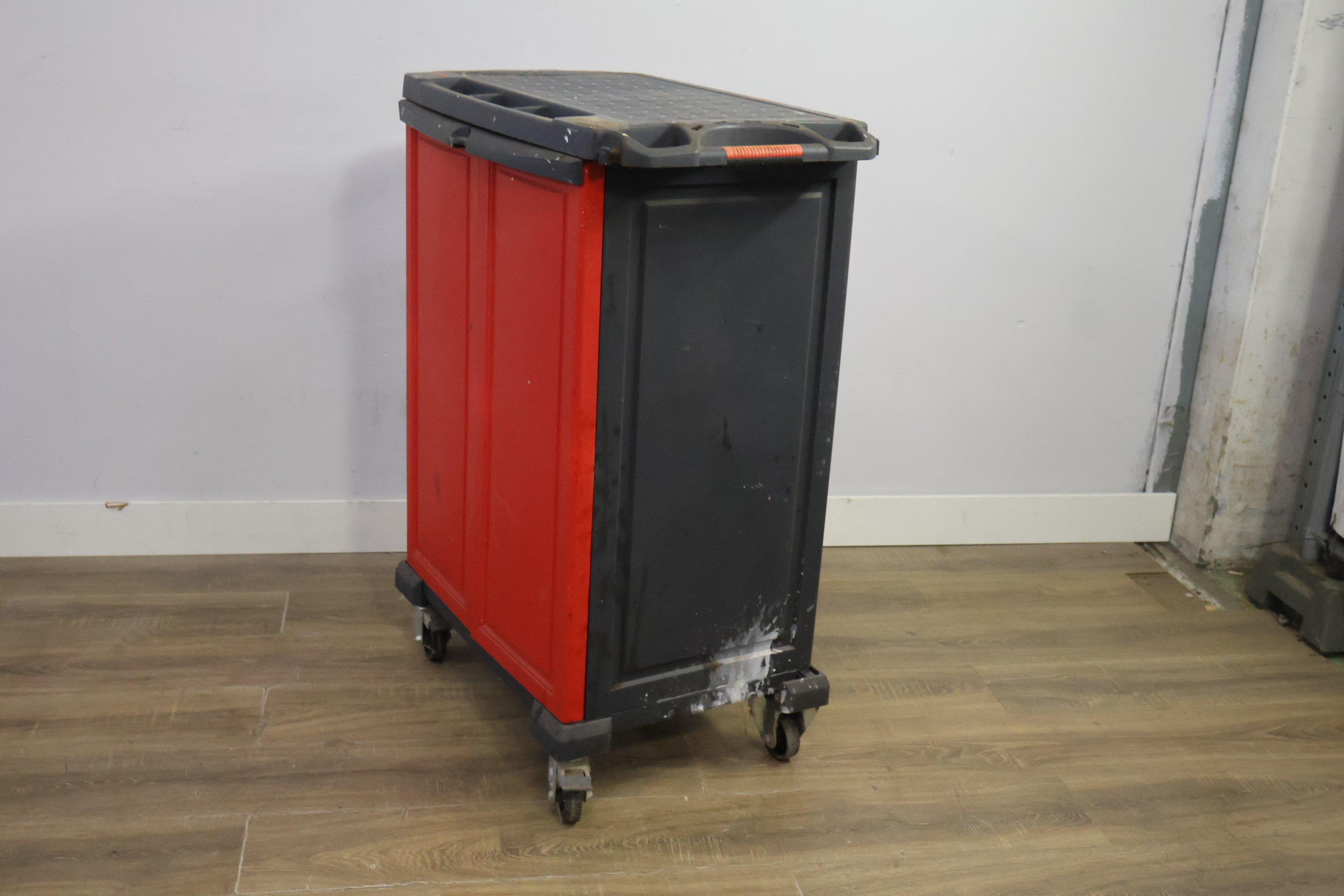 Gereedschapswagen op wielen – foto 10 – kavel bij GSD Auctions, Zoeterwoude
