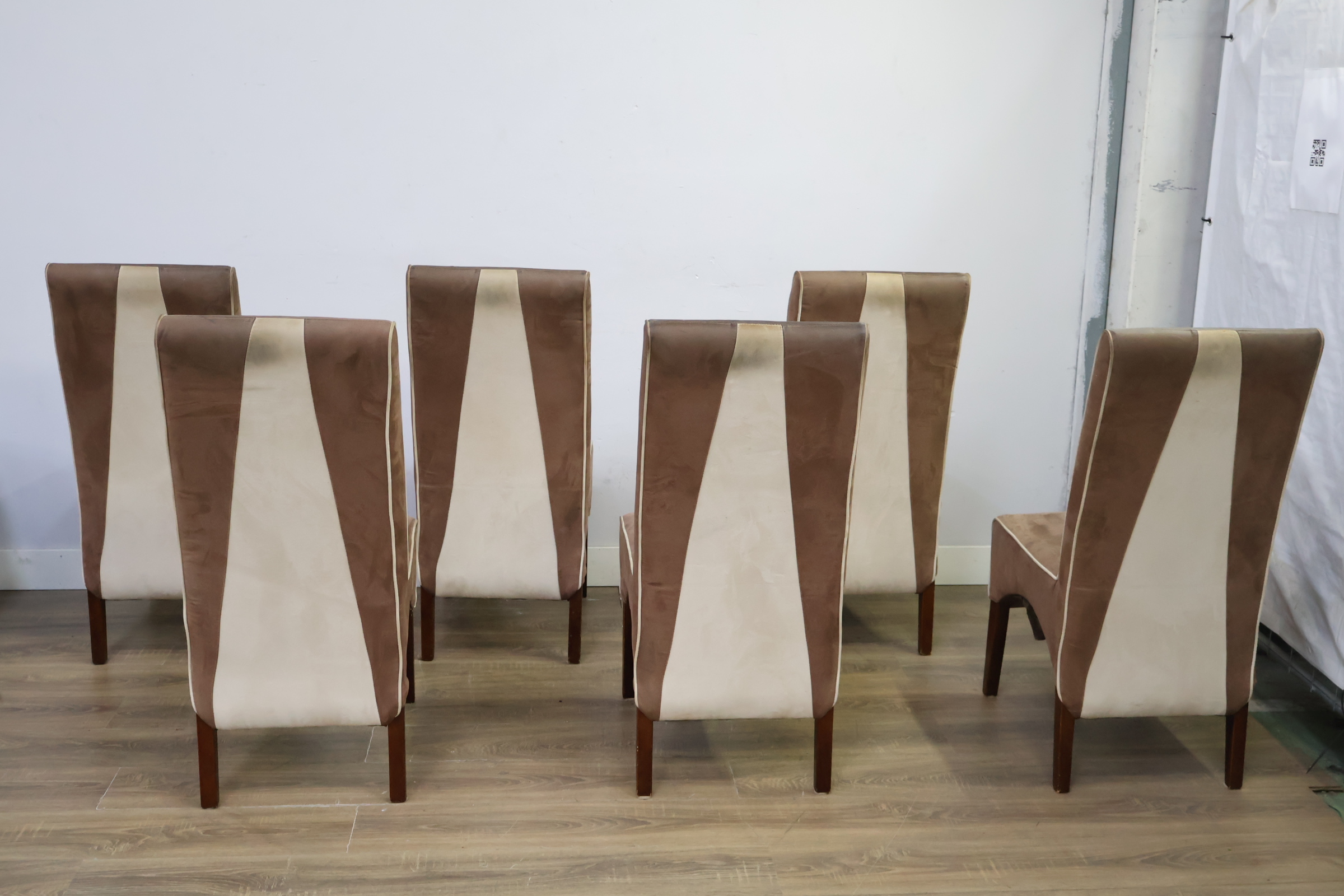 Set van 6 eetkamerstoelen met beige bekleding – foto 5 – kavel bij GSD Auctions, Zoeterwoude