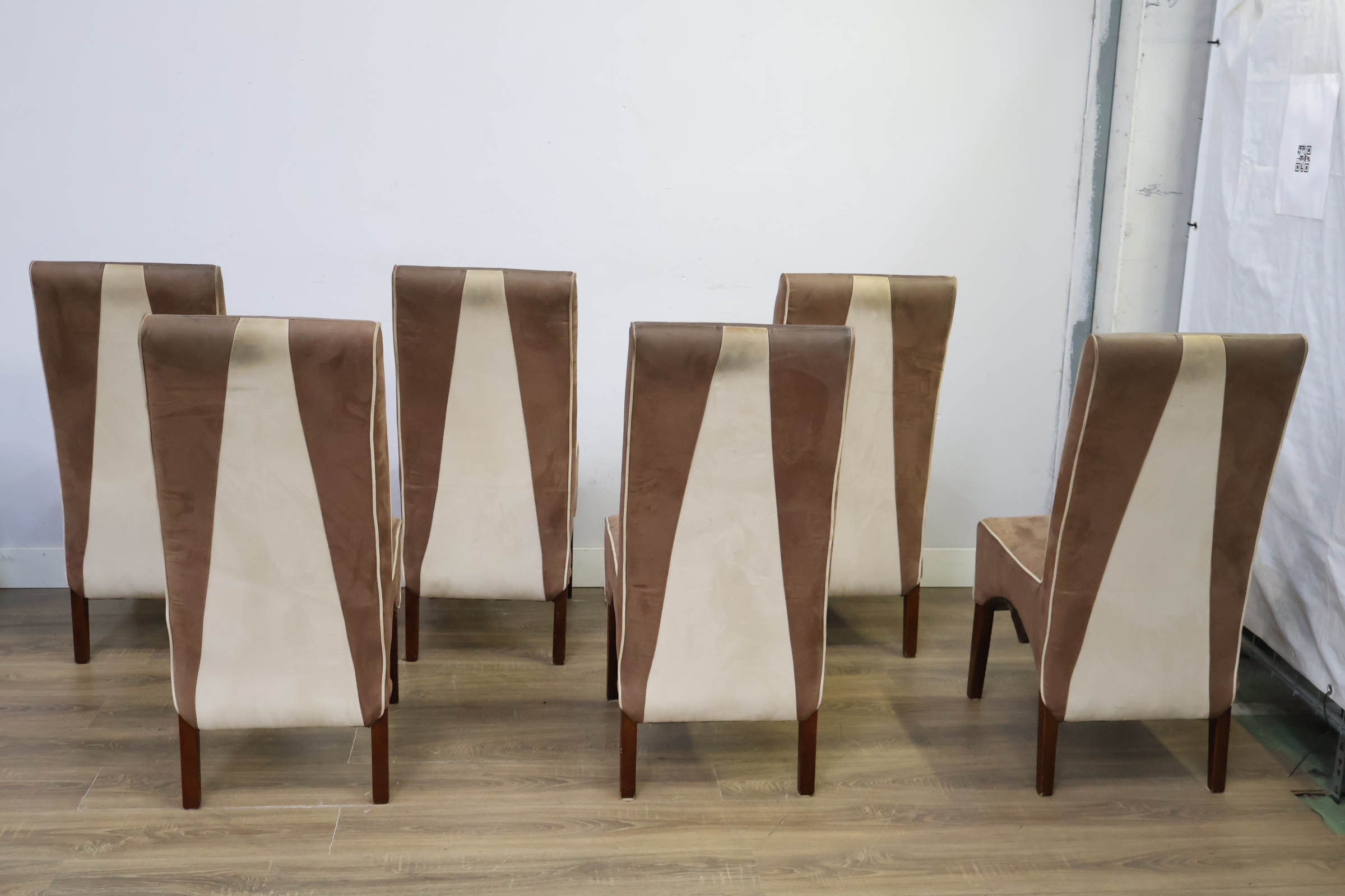 Set van 6 eetkamerstoelen met beige bekleding – foto 6 – kavel bij GSD Auctions, Zoeterwoude